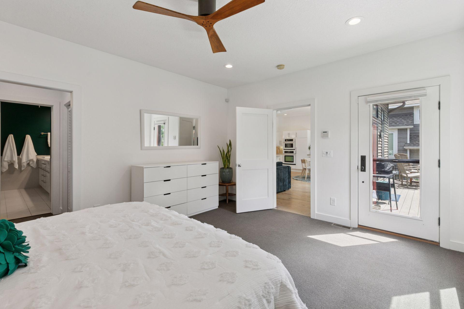 Minneapolis, Minnesota, 55410, United States, 5 Bedrooms Bedrooms, ,5 BathroomsBathrooms,Residential,Active,1929403