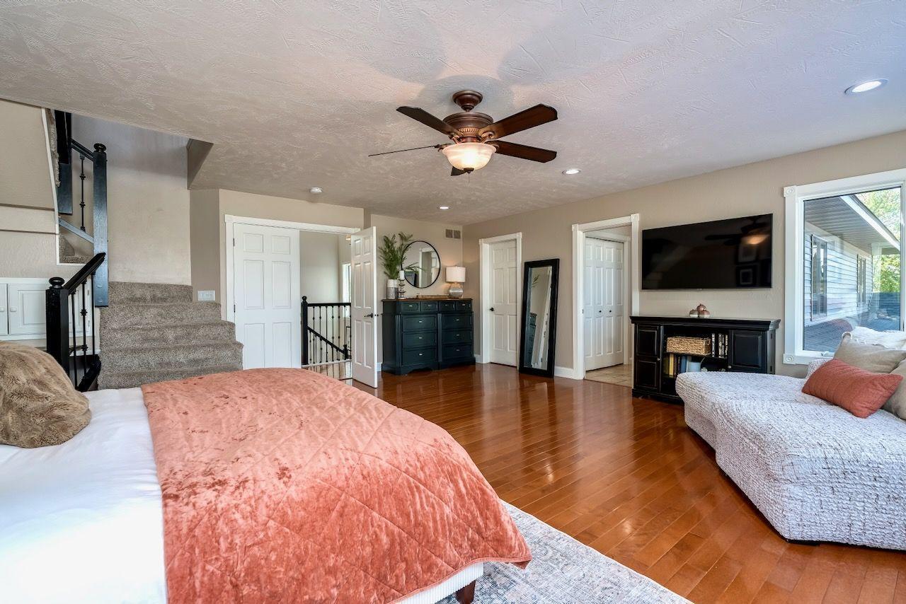 Elysian, Minnesota, 56028, United States, 6 Bedrooms Bedrooms, ,6 BathroomsBathrooms,Residential,Active,1831792