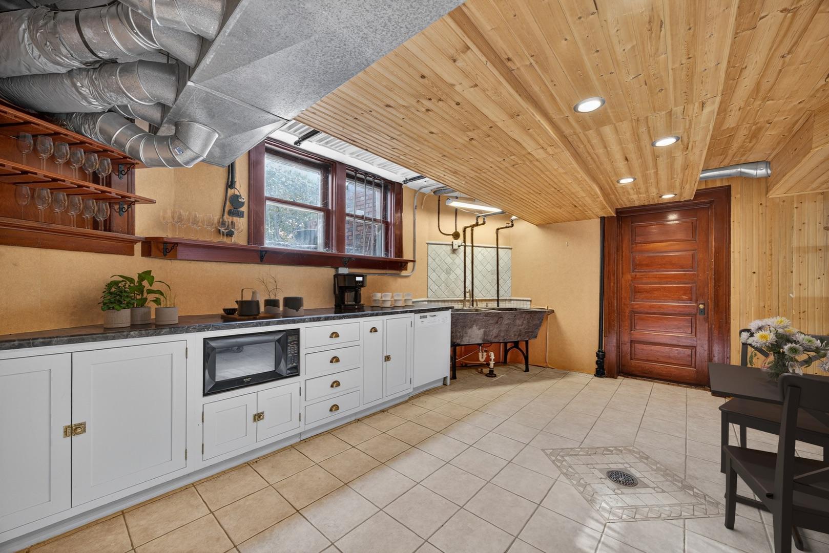 Rochester, Minnesota, 55902, United States, 7 Bedrooms Bedrooms, ,7 BathroomsBathrooms,Residential,Active,1973275