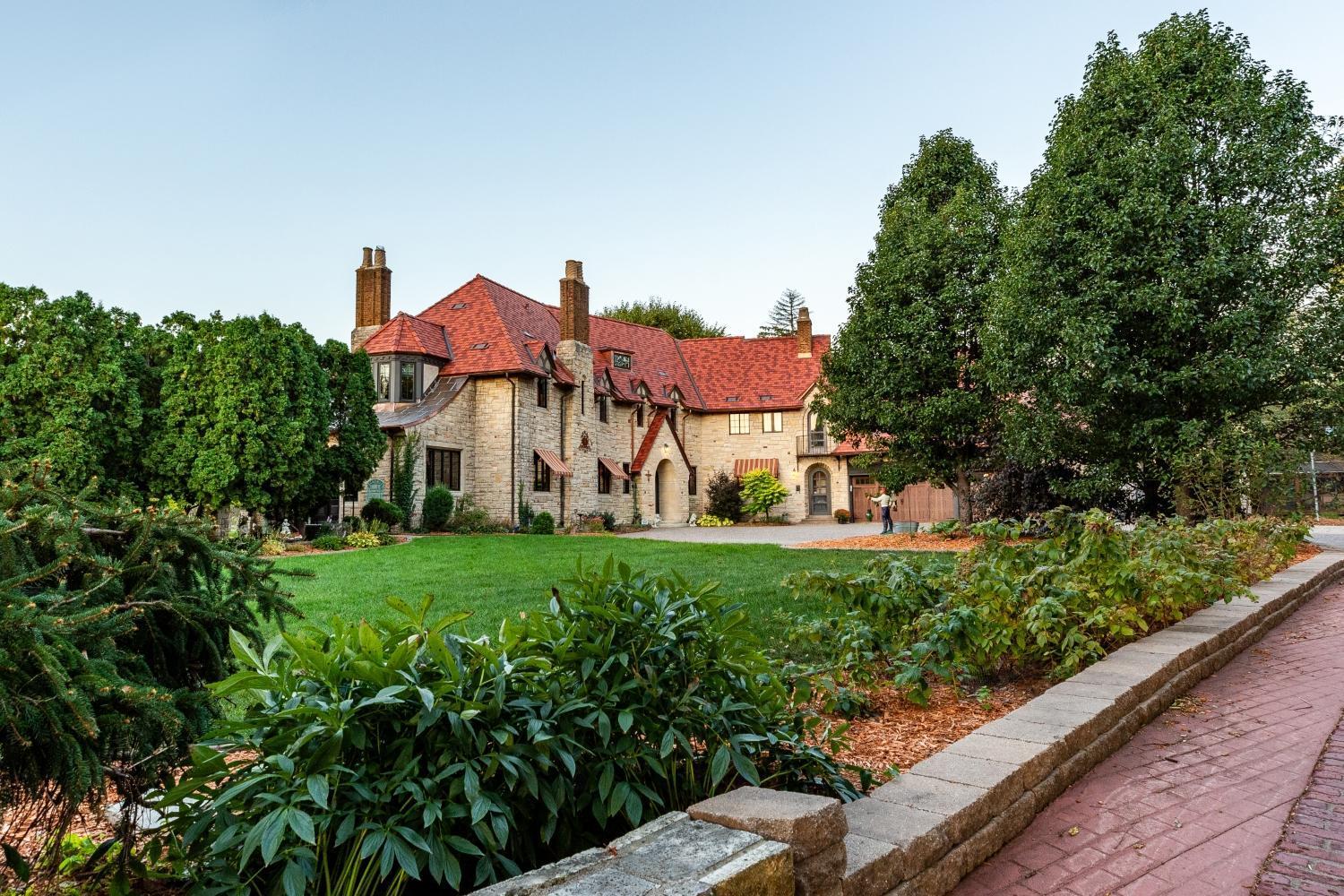 Winona, Minnesota, 55987, United States, 6 Bedrooms Bedrooms, ,6 BathroomsBathrooms,Residential,Active,1926925