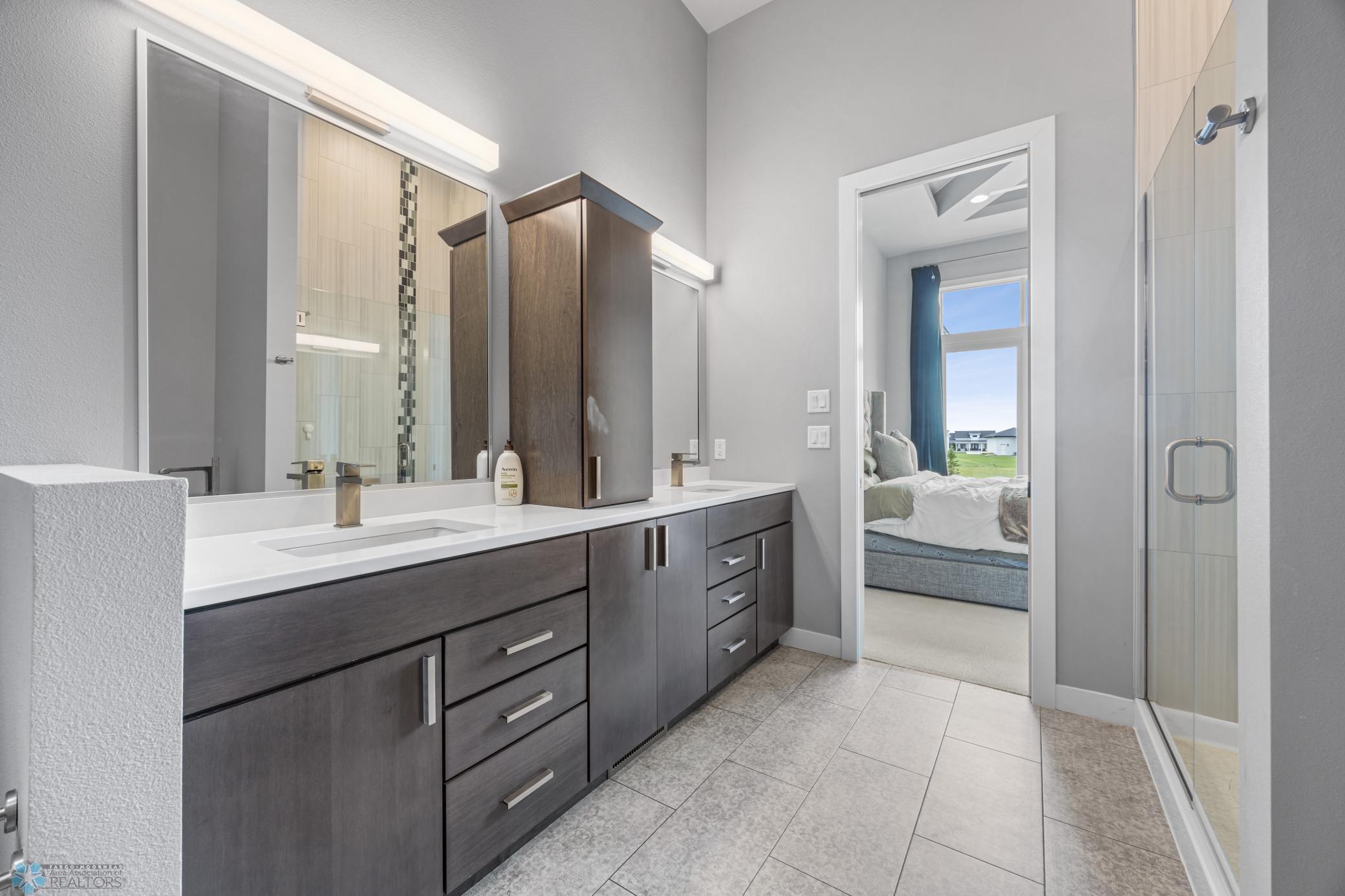 Oxbow, North Dakota, 58047, United States, 5 Bedrooms Bedrooms, ,3 BathroomsBathrooms,Residential,Active,1926894