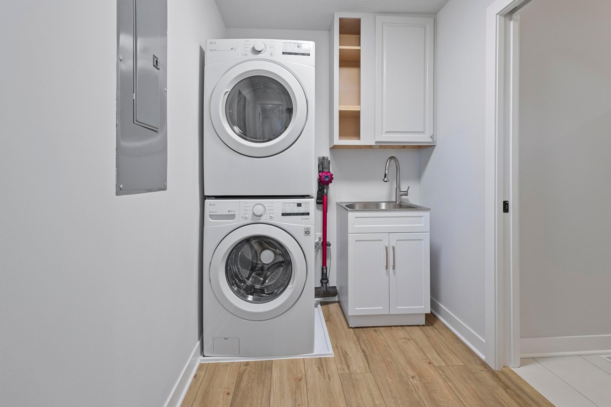 Excelsior, Minnesota, 55331, United States, 5 Bedrooms Bedrooms, ,5 BathroomsBathrooms,Residential,Active,1880009