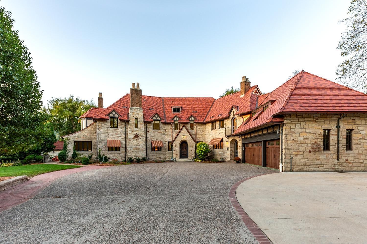 Winona, Minnesota, 55987, United States, 6 Bedrooms Bedrooms, ,6 BathroomsBathrooms,Residential,Active,1926925