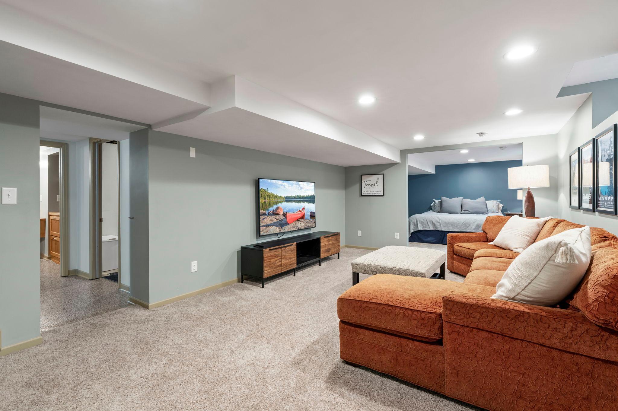 Saint Paul, Minnesota, 55116, United States, 4 Bedrooms Bedrooms, ,4 BathroomsBathrooms,Residential,Pending,1941368