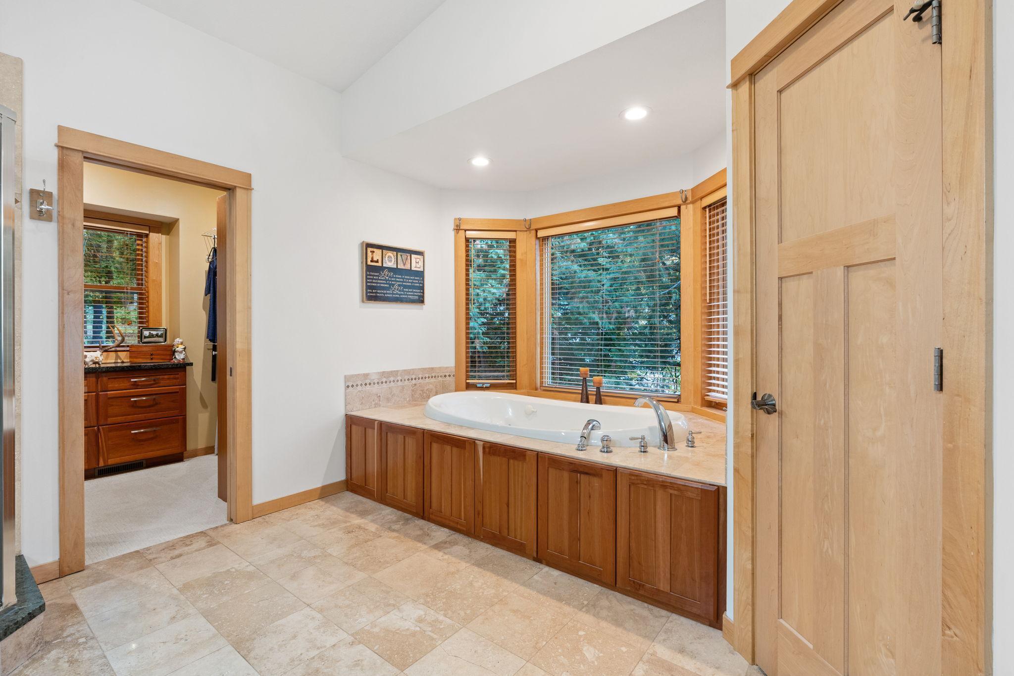 Arden Hills, Minnesota, 55112, United States, 4 Bedrooms Bedrooms, ,3 BathroomsBathrooms,Residential,Active,1973290