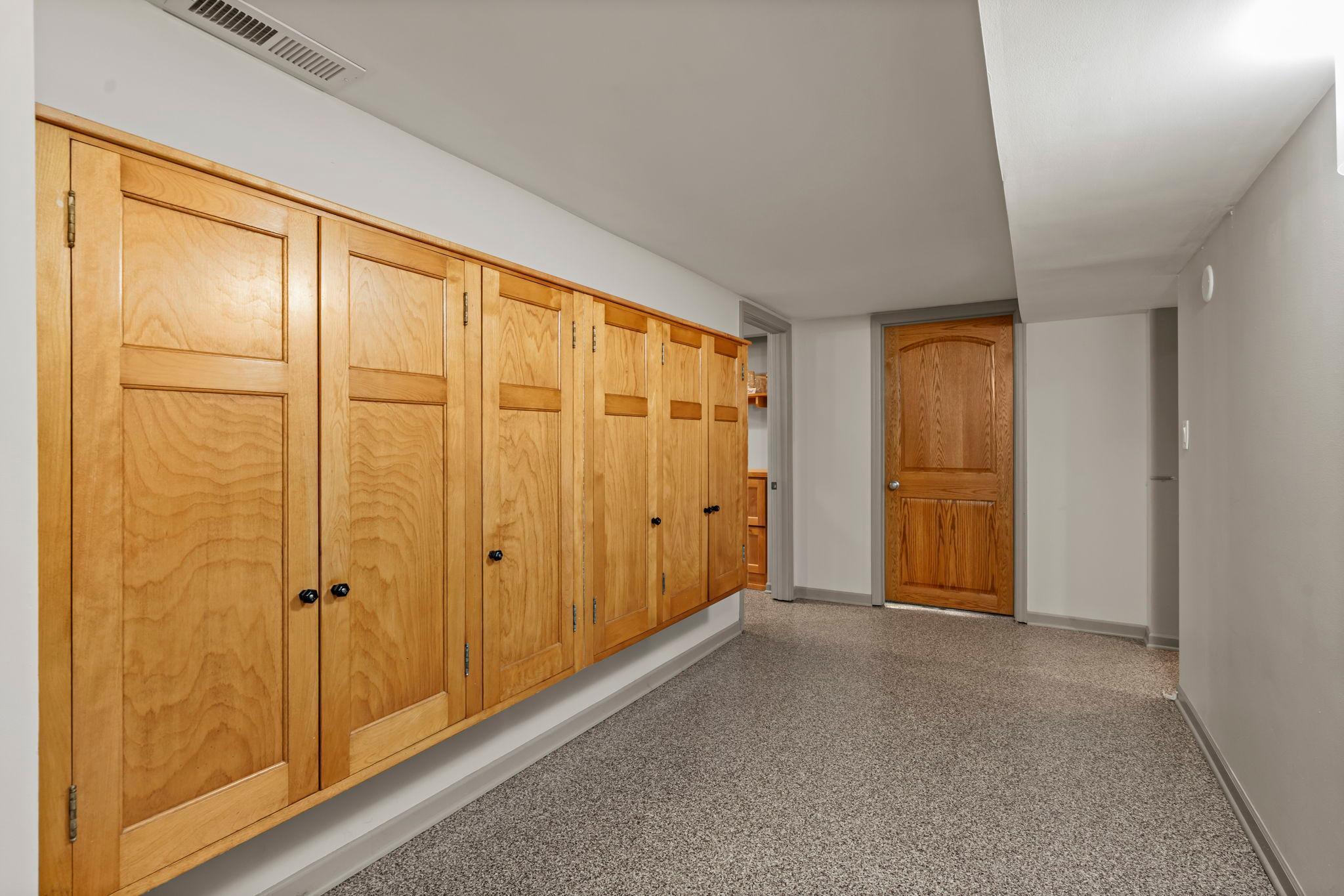 Saint Paul, Minnesota, 55116, United States, 4 Bedrooms Bedrooms, ,4 BathroomsBathrooms,Residential,Pending,1941368