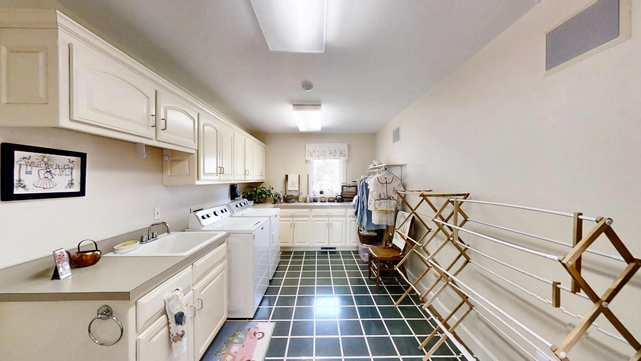 Northfield, Minnesota, 55057, United States, 3 Bedrooms Bedrooms, ,3 BathroomsBathrooms,Residential,Active,1920261