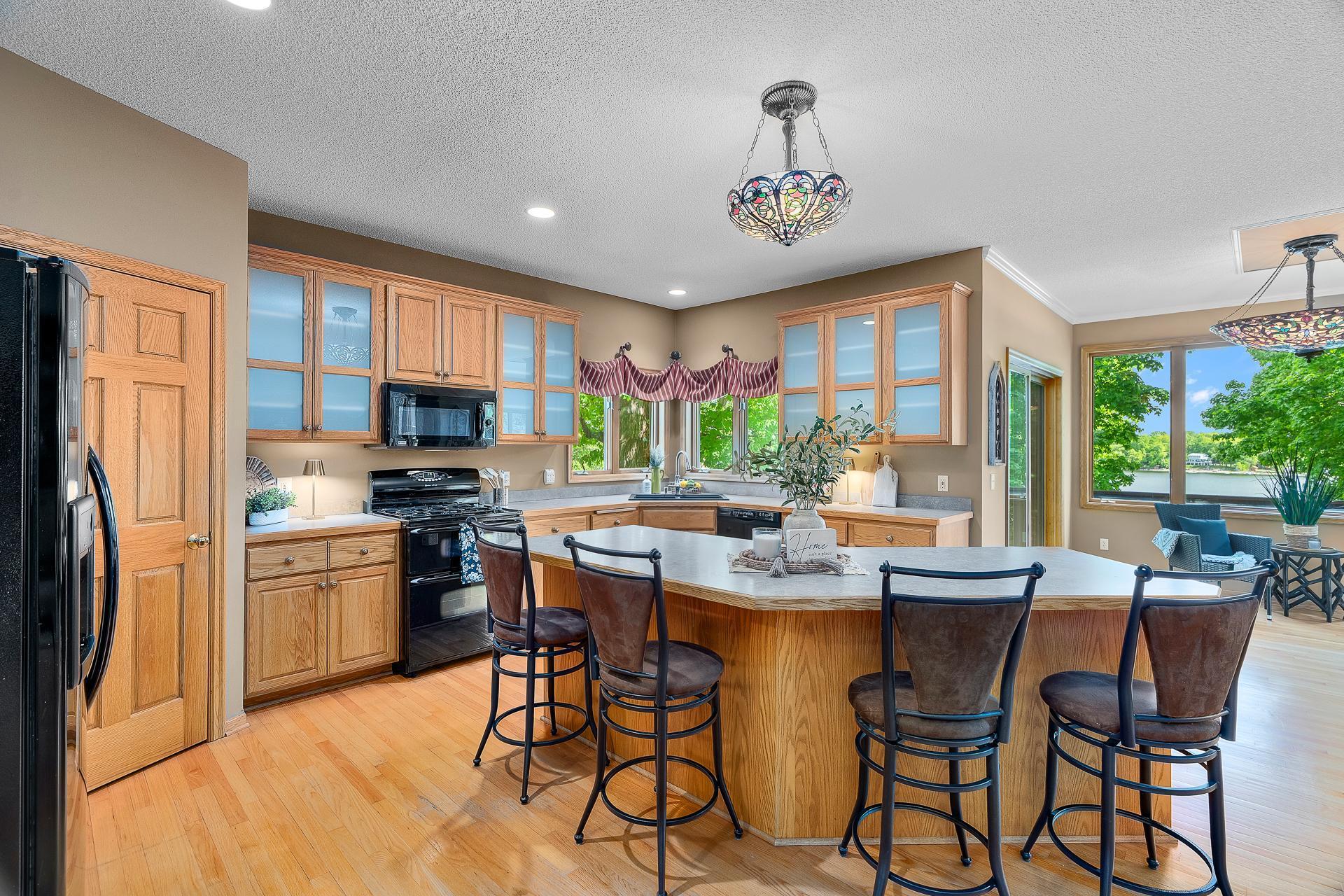 Prior Lake, Minnesota, 55372, United States, 4 Bedrooms Bedrooms, ,4 BathroomsBathrooms,Residential,Active,1995257