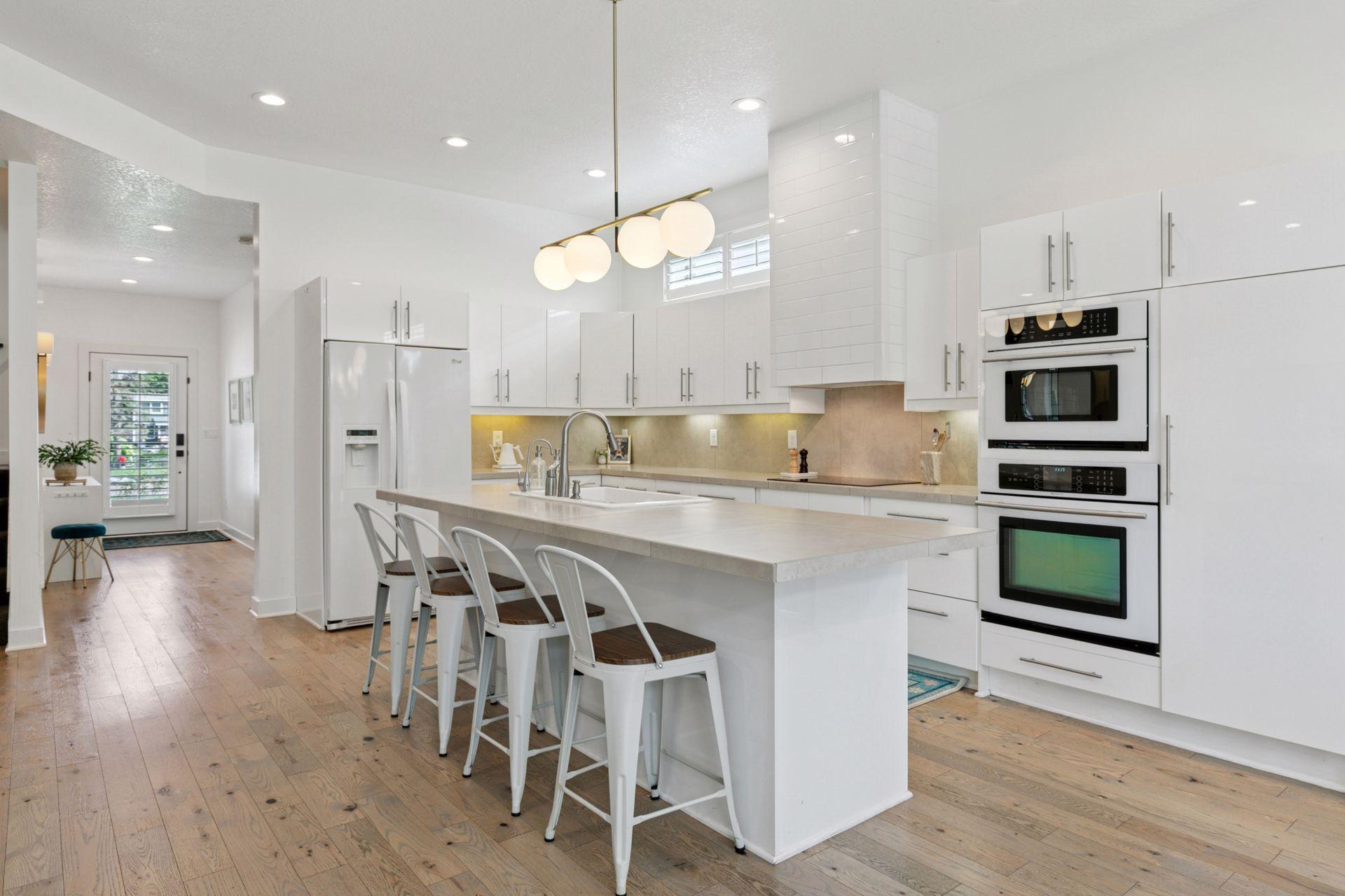 Minneapolis, Minnesota, 55410, United States, 5 Bedrooms Bedrooms, ,5 BathroomsBathrooms,Residential,Active,1929403