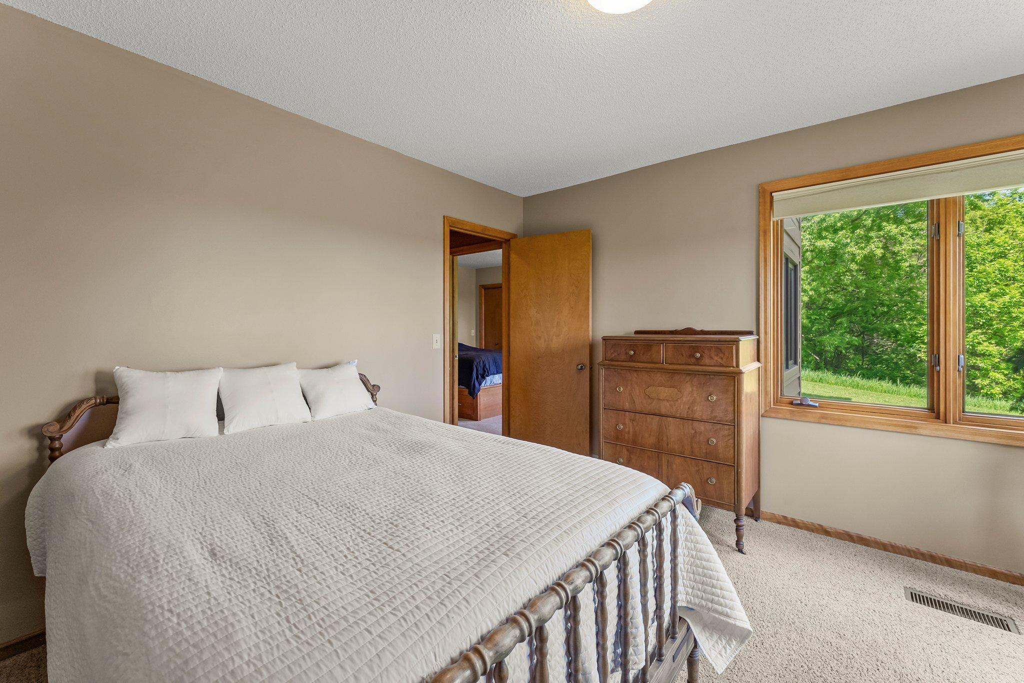 Northfield, Minnesota, 55057, United States, ,3 BathroomsBathrooms,Residential,Active,1843421