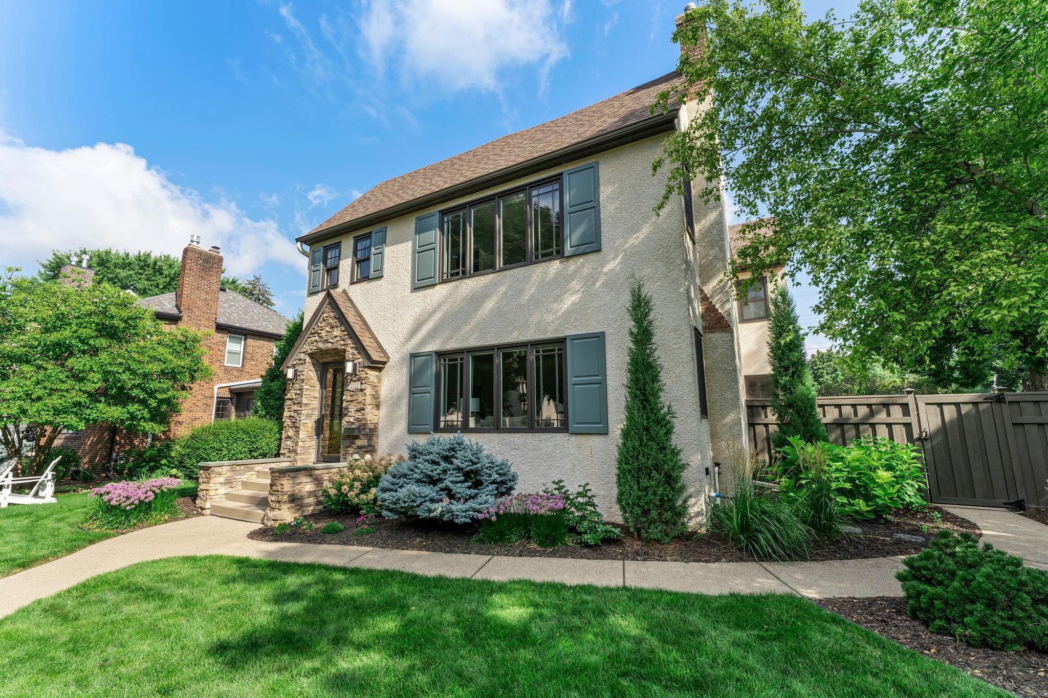 Saint Paul, Minnesota, 55116, United States, 4 Bedrooms Bedrooms, ,4 BathroomsBathrooms,Residential,Pending,1941368