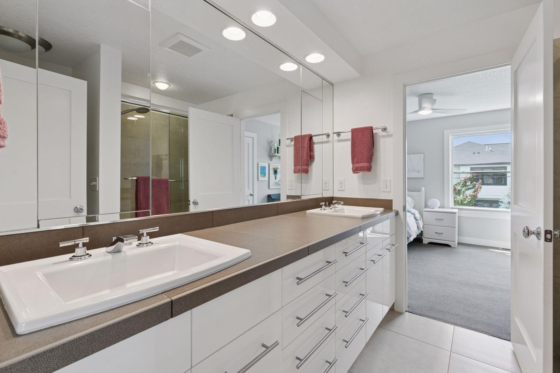 Minneapolis, Minnesota, 55410, United States, 5 Bedrooms Bedrooms, ,5 BathroomsBathrooms,Residential,Active,1929403