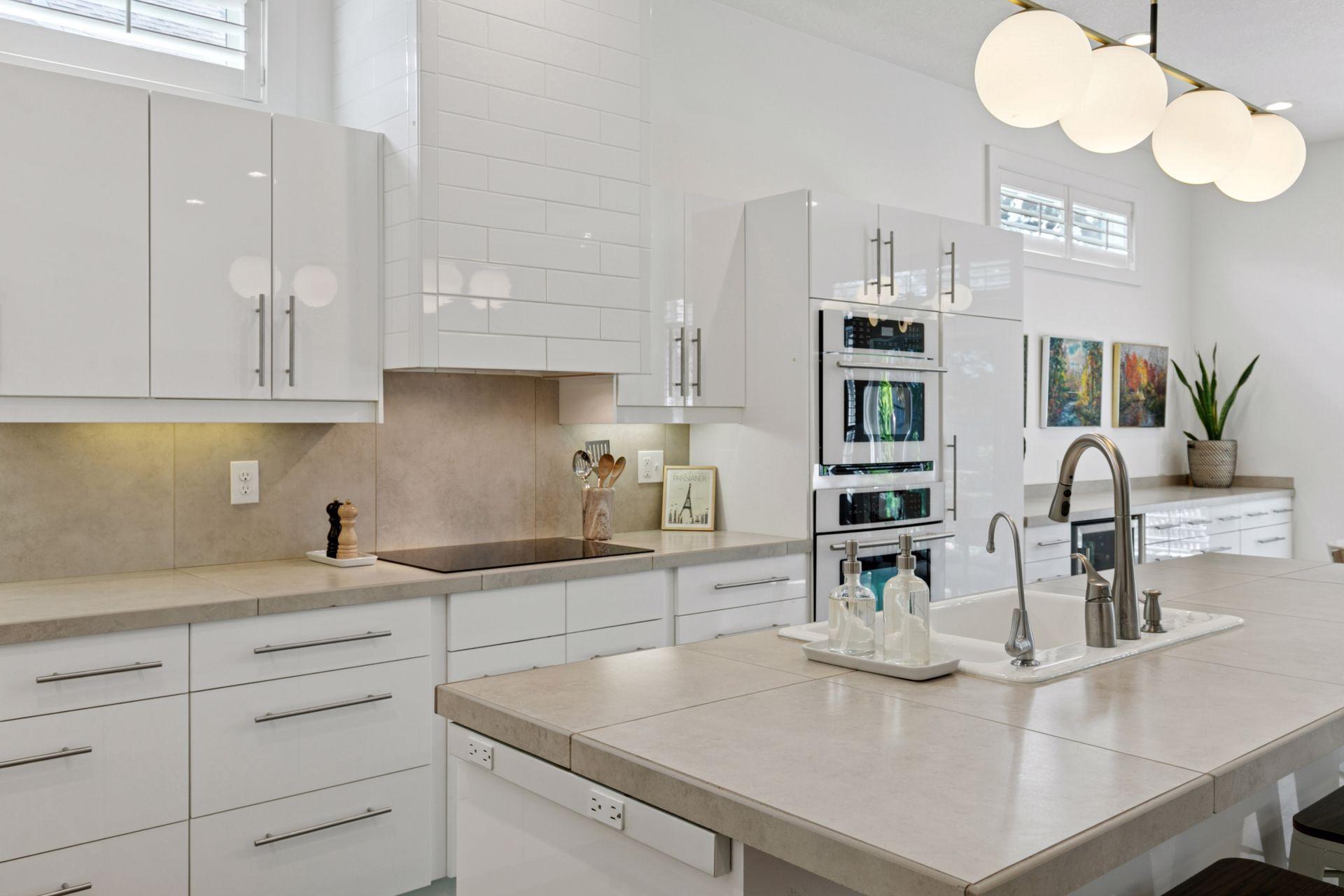 Minneapolis, Minnesota, 55410, United States, 5 Bedrooms Bedrooms, ,5 BathroomsBathrooms,Residential,Active,1929403