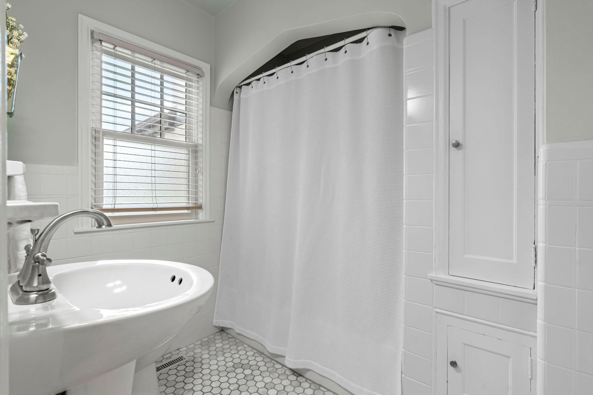 Saint Paul, Minnesota, 55116, United States, 4 Bedrooms Bedrooms, ,4 BathroomsBathrooms,Residential,Pending,1941368