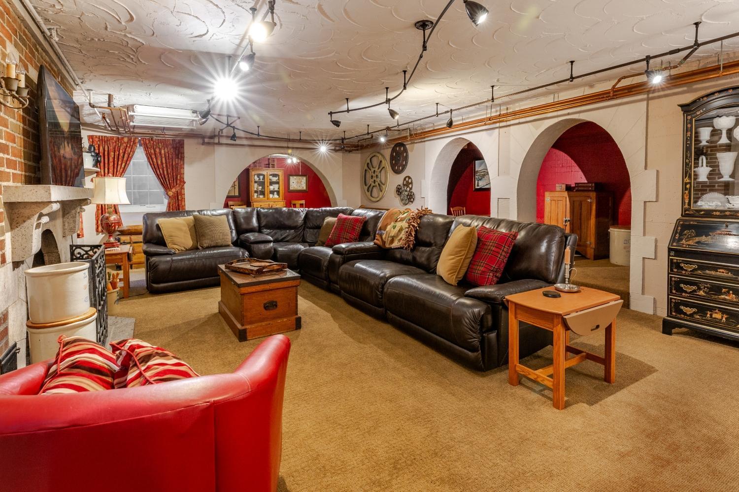 Winona, Minnesota, 55987, United States, 6 Bedrooms Bedrooms, ,6 BathroomsBathrooms,Residential,Active,1926925