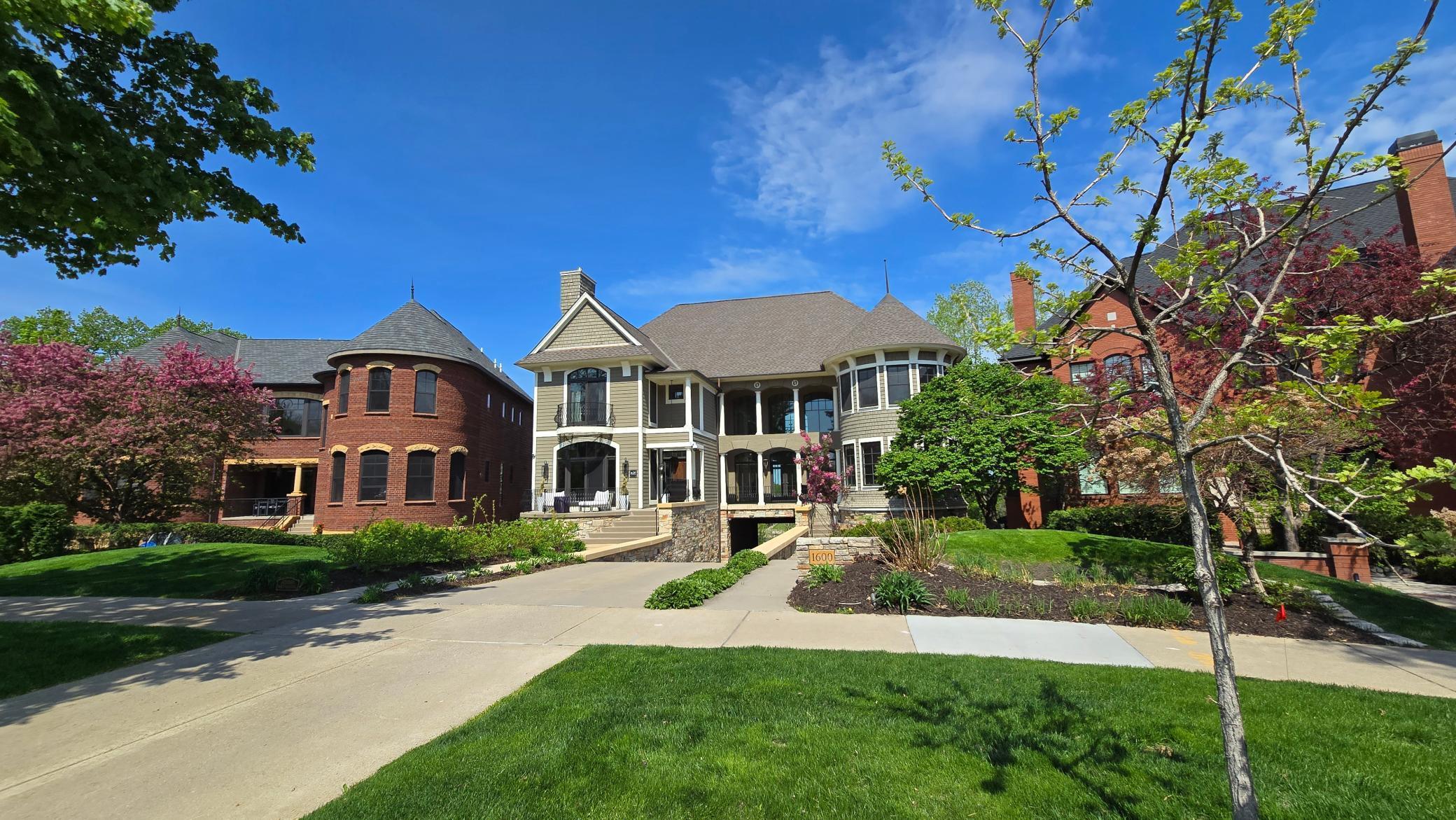 Minneapolis, Minnesota, 55405, United States, 3 Bedrooms Bedrooms, ,4 BathroomsBathrooms,Residential,Active,1769436