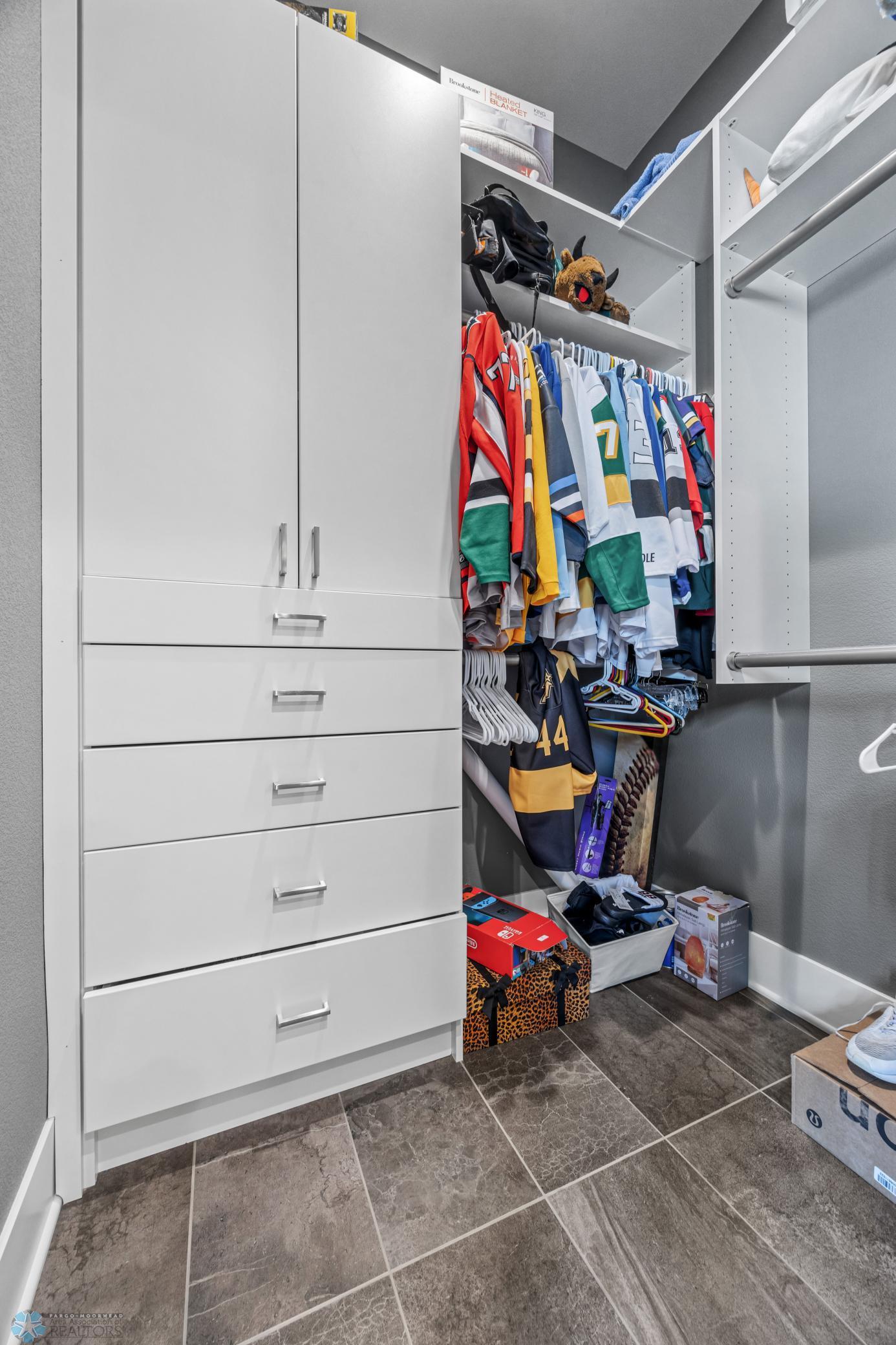 Fargo, North Dakota, 58104, United States, 5 Bedrooms Bedrooms, ,7 BathroomsBathrooms,Residential,Active,1941361