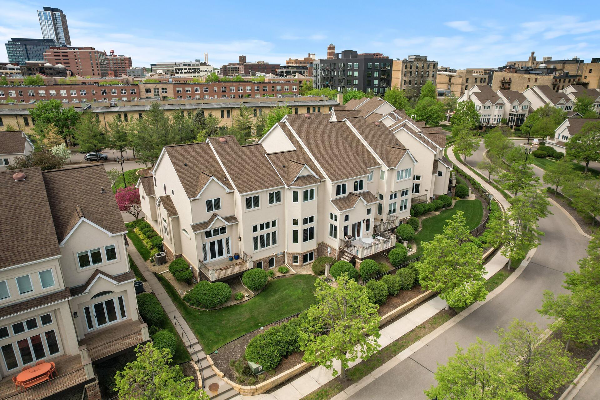 Minneapolis, Minnesota, 55401, United States, 4 Bedrooms Bedrooms, ,4 BathroomsBathrooms,Residential,Active,2003546