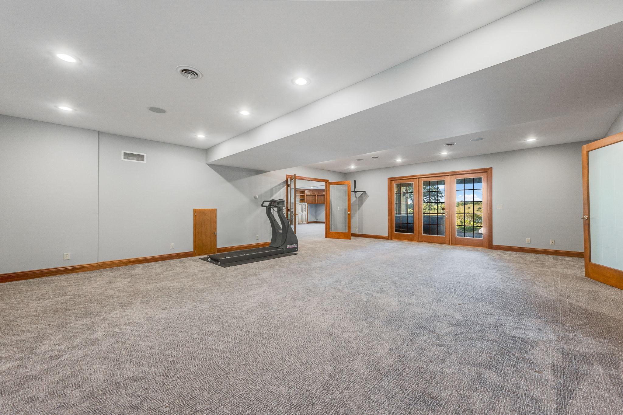 Fairmont, Minnesota, 56031, United States, 5 Bedrooms Bedrooms, ,6 BathroomsBathrooms,Residential,Active,1953012