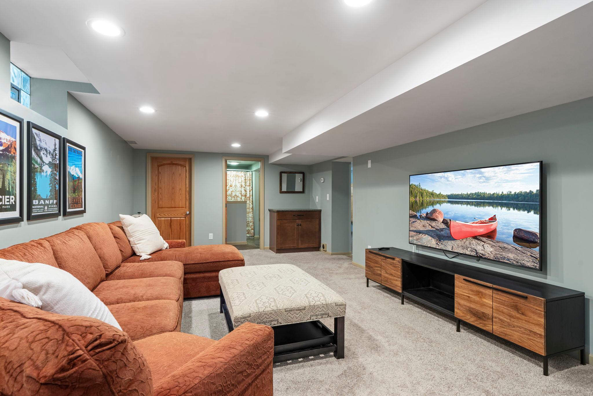 Saint Paul, Minnesota, 55116, United States, 4 Bedrooms Bedrooms, ,4 BathroomsBathrooms,Residential,Pending,1941368