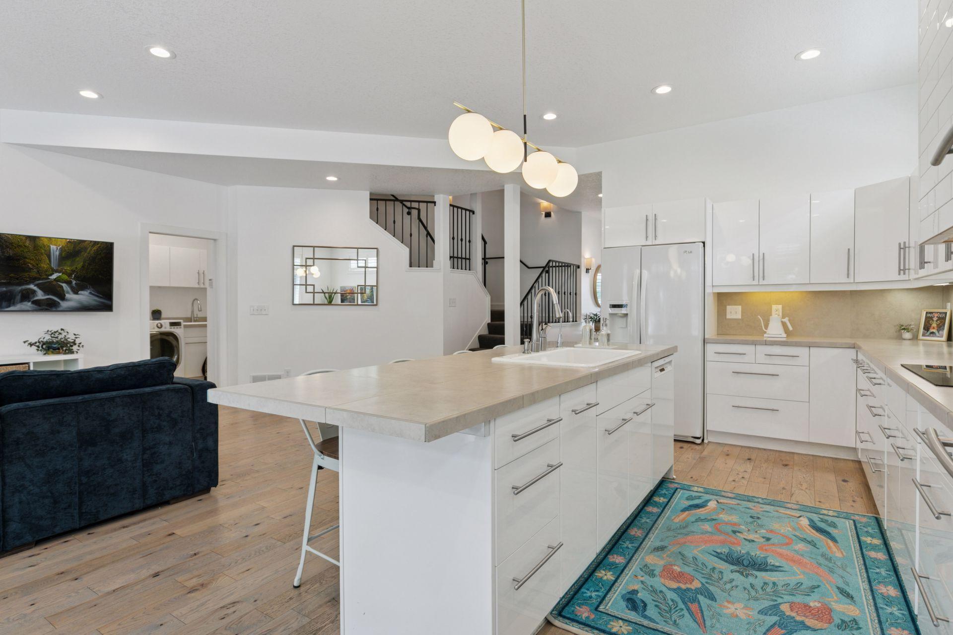 Minneapolis, Minnesota, 55410, United States, 5 Bedrooms Bedrooms, ,5 BathroomsBathrooms,Residential,Active,1929403