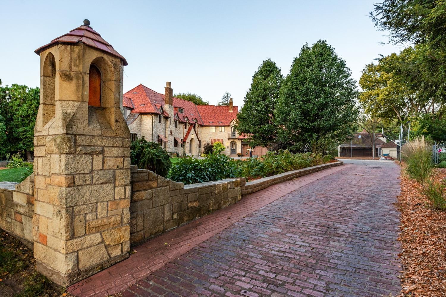 Winona, Minnesota, 55987, United States, 6 Bedrooms Bedrooms, ,6 BathroomsBathrooms,Residential,Active,1926925