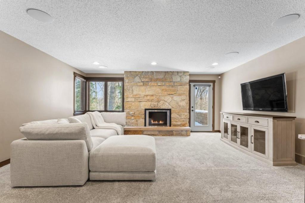 Rochester, Minnesota, 55902, United States, 5 Bedrooms Bedrooms, ,3 BathroomsBathrooms,Residential,Active,1899217