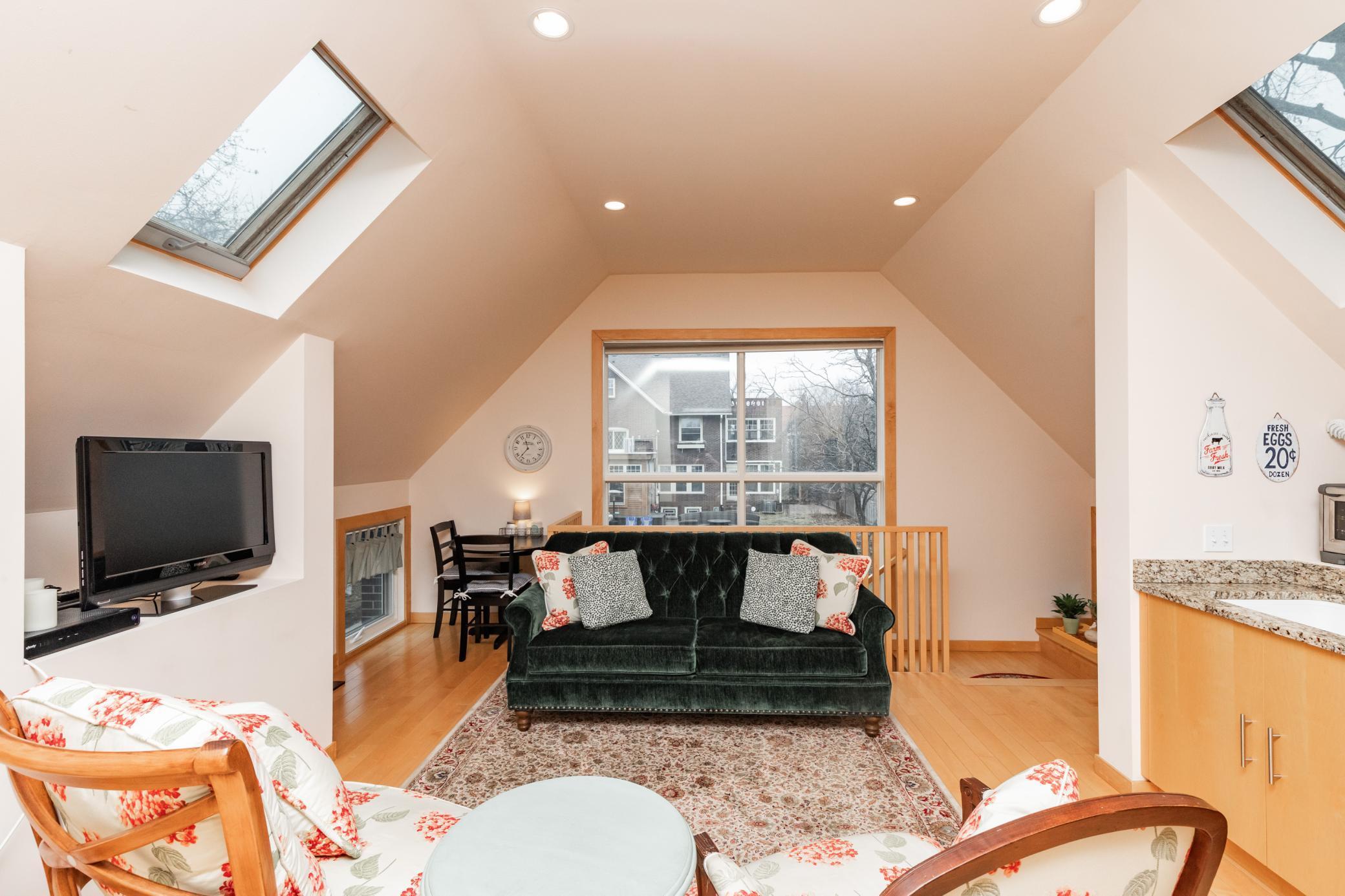 Saint Paul, Minnesota, 55105, United States, 6 Bedrooms Bedrooms, ,5 BathroomsBathrooms,Residential,Pending,2011867