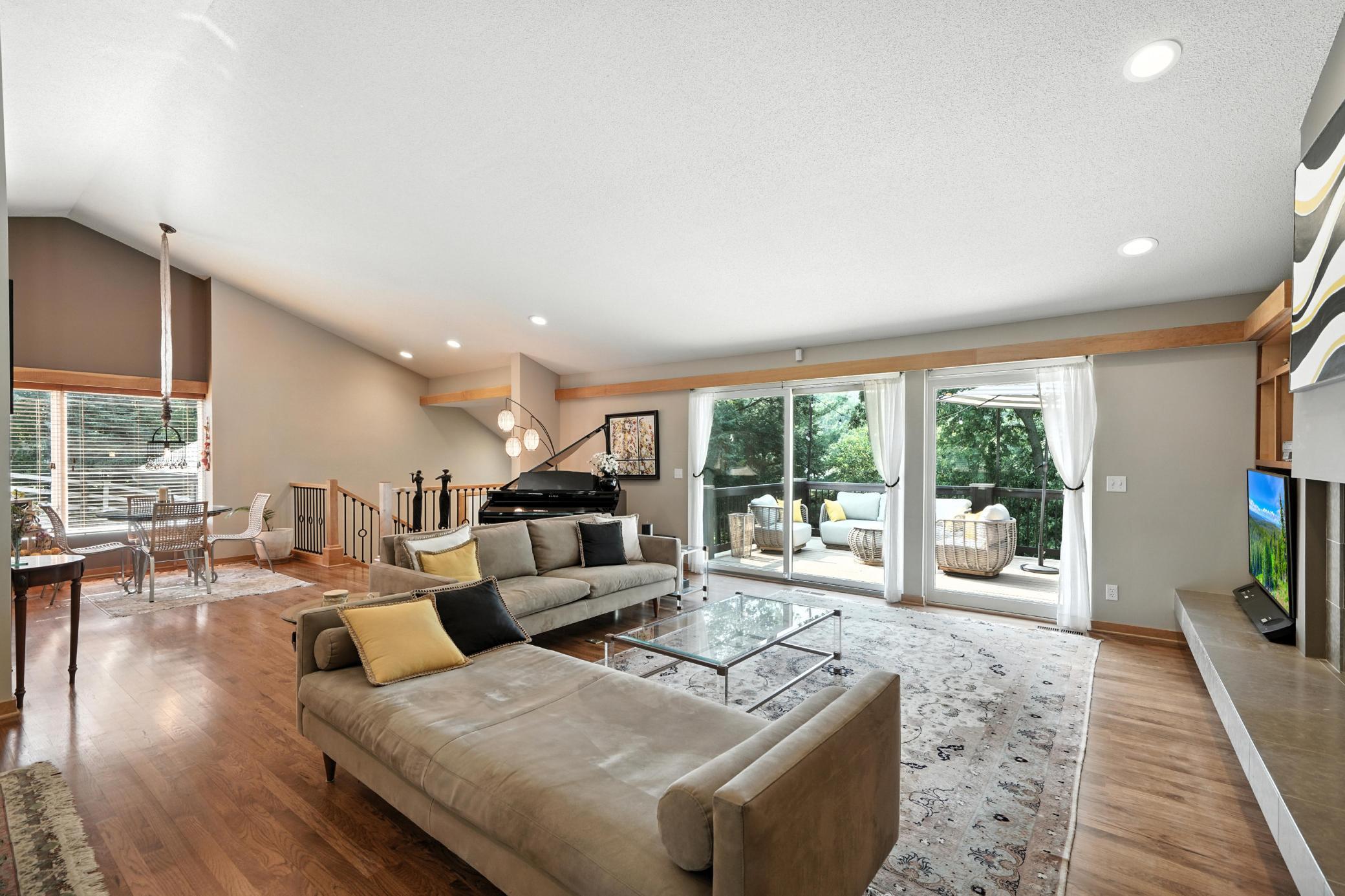 Minnetonka, Minnesota, 55345, United States, ,3 BathroomsBathrooms,Residential,Active,1894771