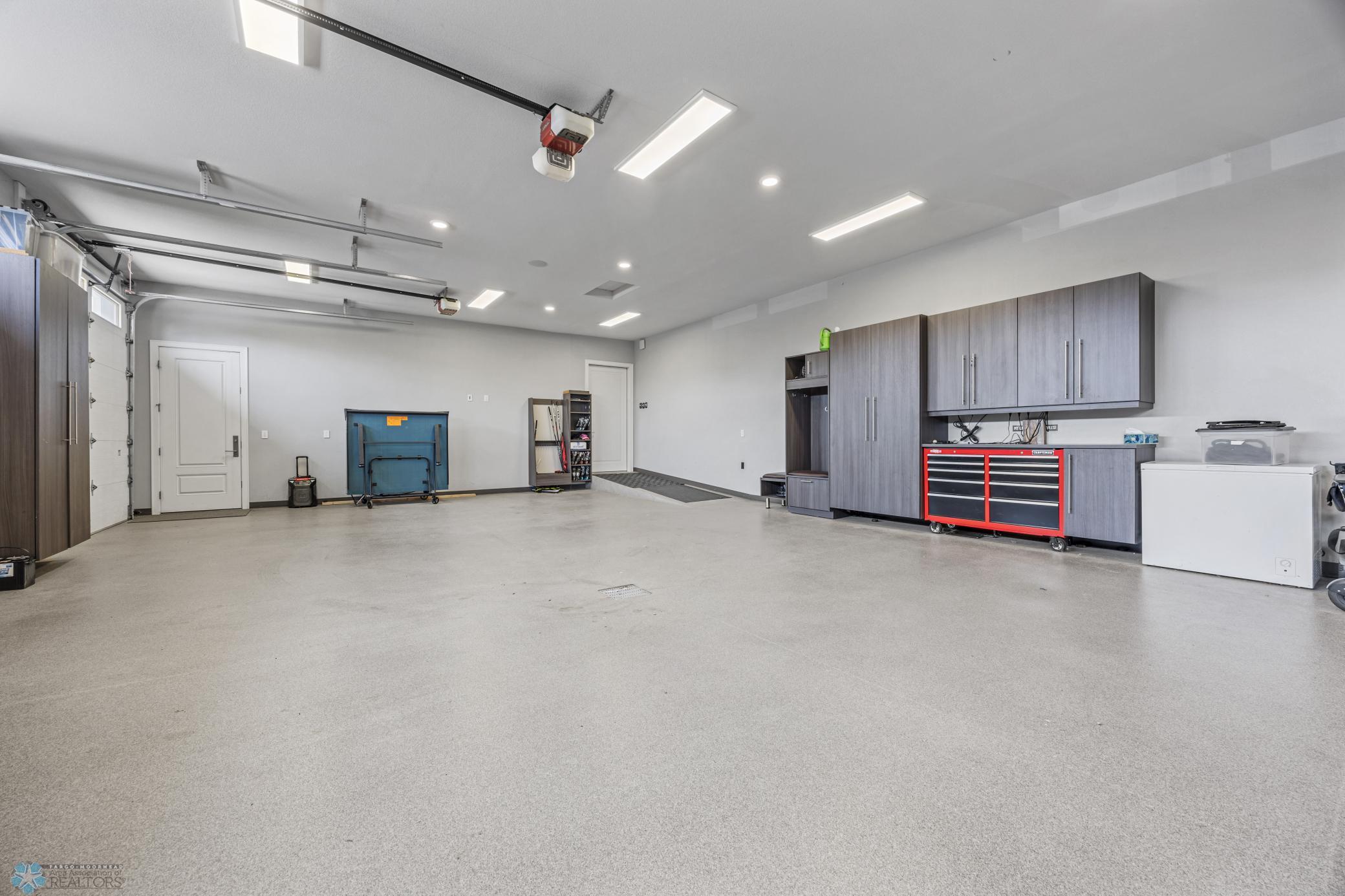 Fargo, North Dakota, 58104, United States, 5 Bedrooms Bedrooms, ,7 BathroomsBathrooms,Residential,Active,1941361