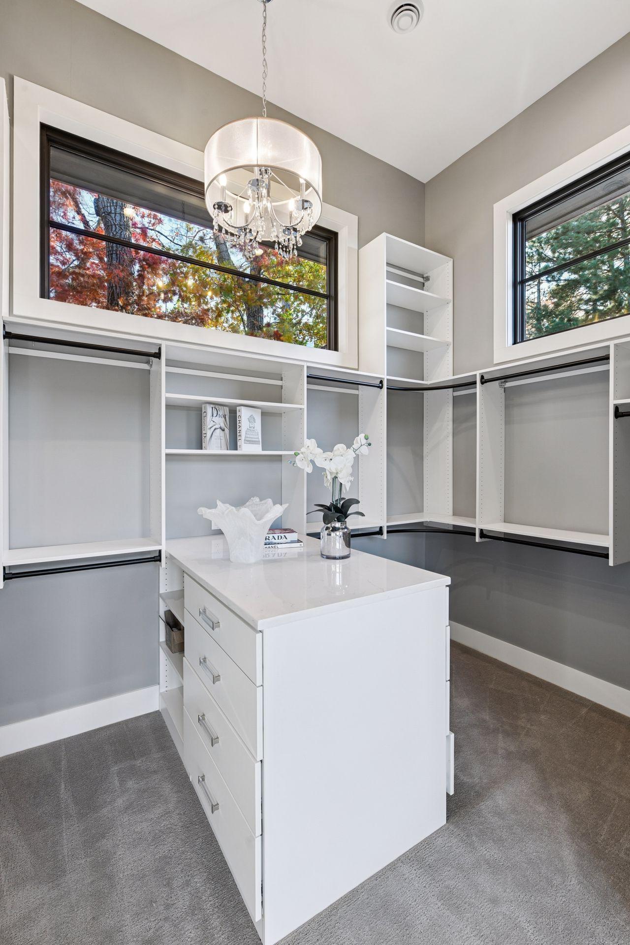 Minneapolis, Minnesota, 55439, United States, 5 Bedrooms Bedrooms, ,6 BathroomsBathrooms,Residential,Active,1987211