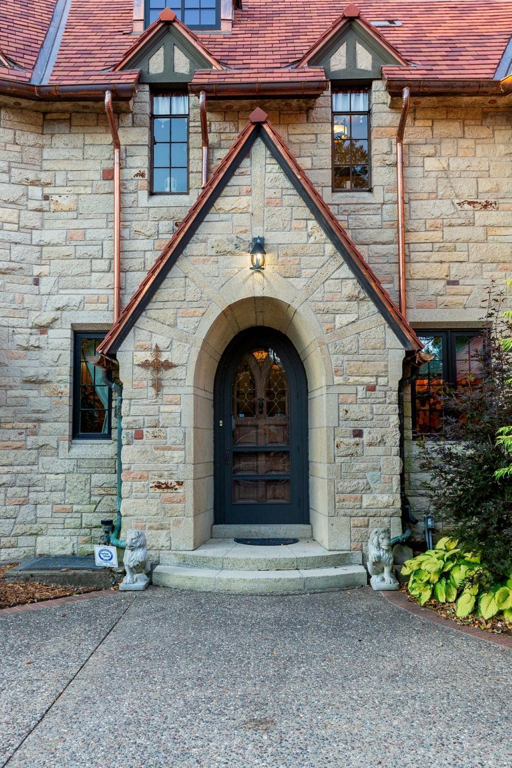 Winona, Minnesota, 55987, United States, 6 Bedrooms Bedrooms, ,6 BathroomsBathrooms,Residential,Active,1926925