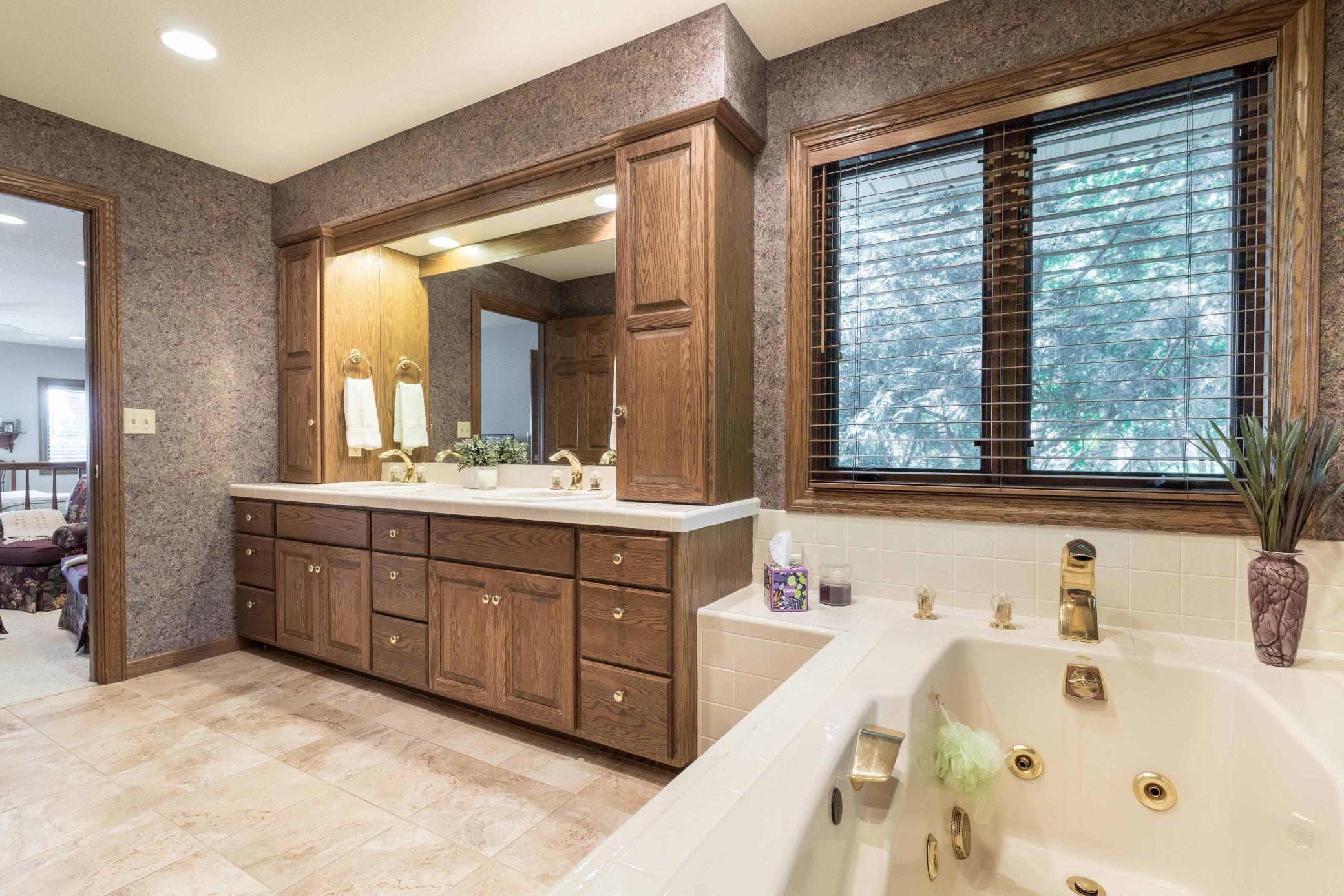 Alexandria, Minnesota, 56308, United States, 4 Bedrooms Bedrooms, ,6 BathroomsBathrooms,Residential,Active,1964256