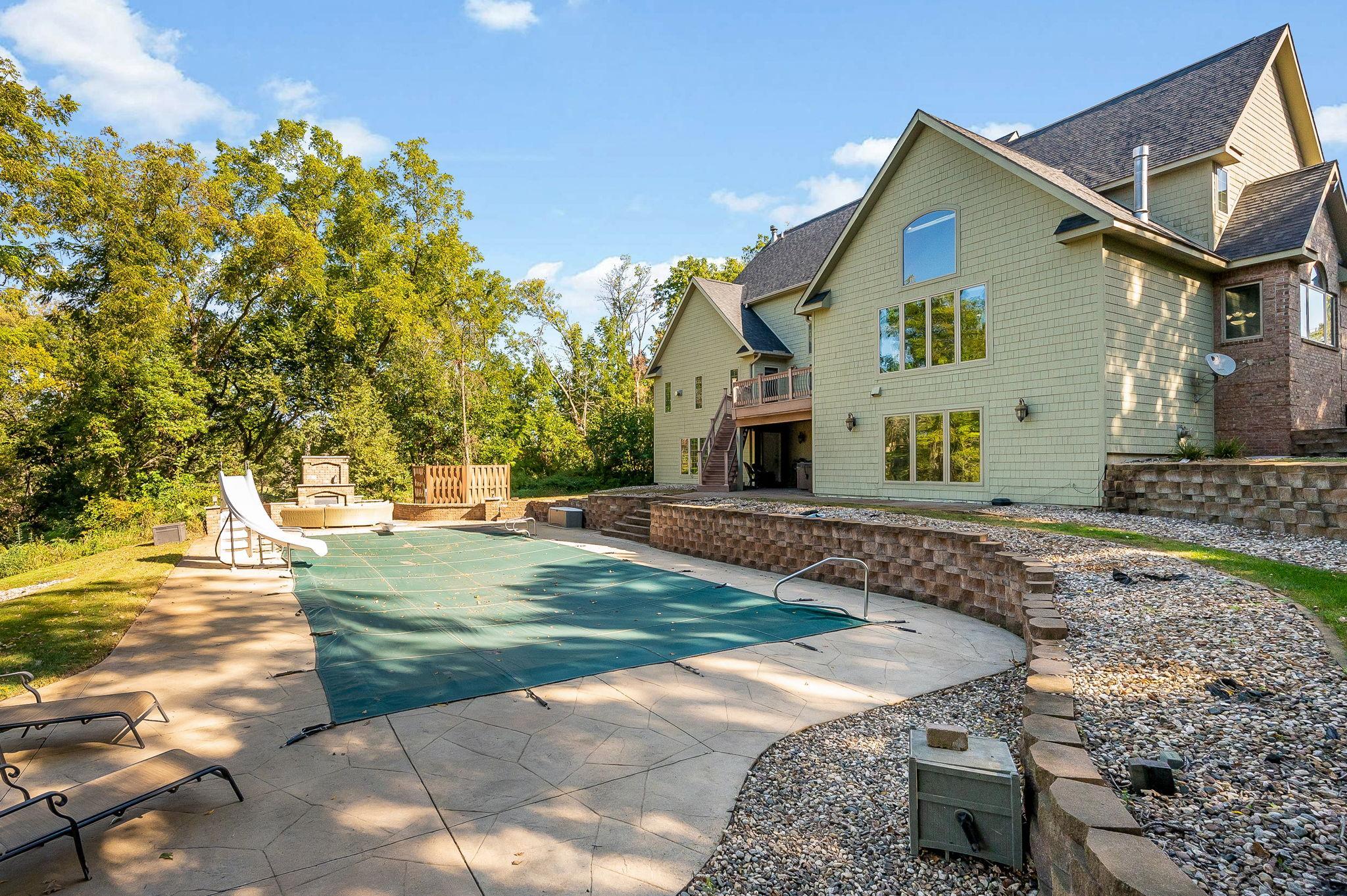 Fairmont, Minnesota, 56031, United States, 5 Bedrooms Bedrooms, ,6 BathroomsBathrooms,Residential,Active,1953012