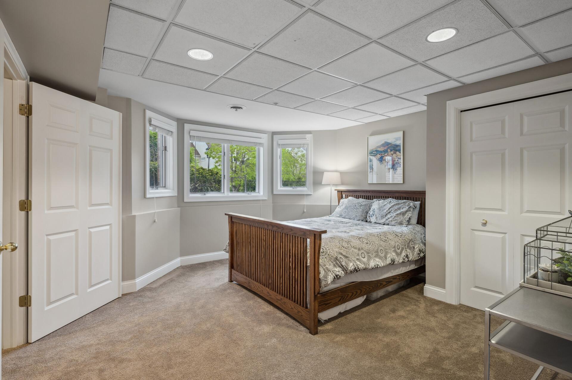 Minneapolis, Minnesota, 55401, United States, 4 Bedrooms Bedrooms, ,4 BathroomsBathrooms,Residential,Active,2003546