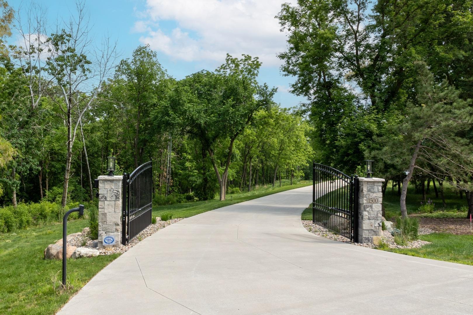 Rochester, Minnesota, 55902, United States, 4 Bedrooms Bedrooms, ,4 BathroomsBathrooms,Residential,Active,1853329