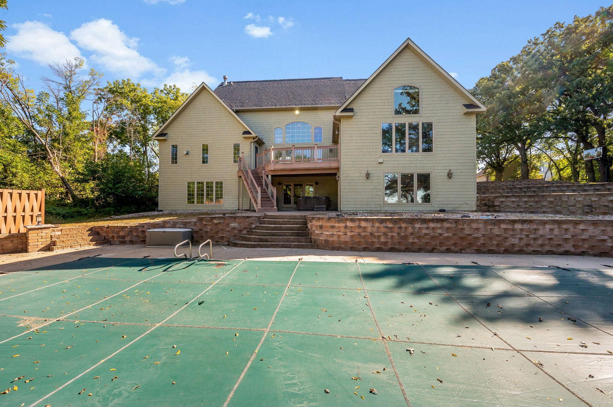 Fairmont, Minnesota, 56031, United States, 5 Bedrooms Bedrooms, ,6 BathroomsBathrooms,Residential,Active,1953012