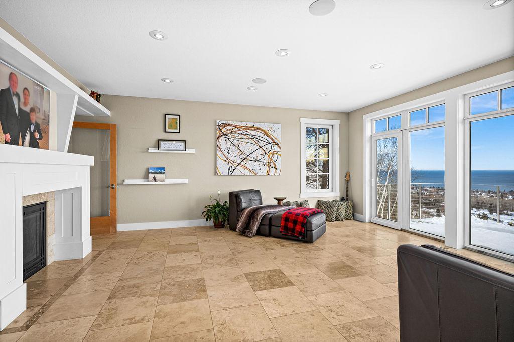 Duluth, Minnesota, 55804, United States, 5 Bedrooms Bedrooms, ,6 BathroomsBathrooms,Residential,Active,2014596