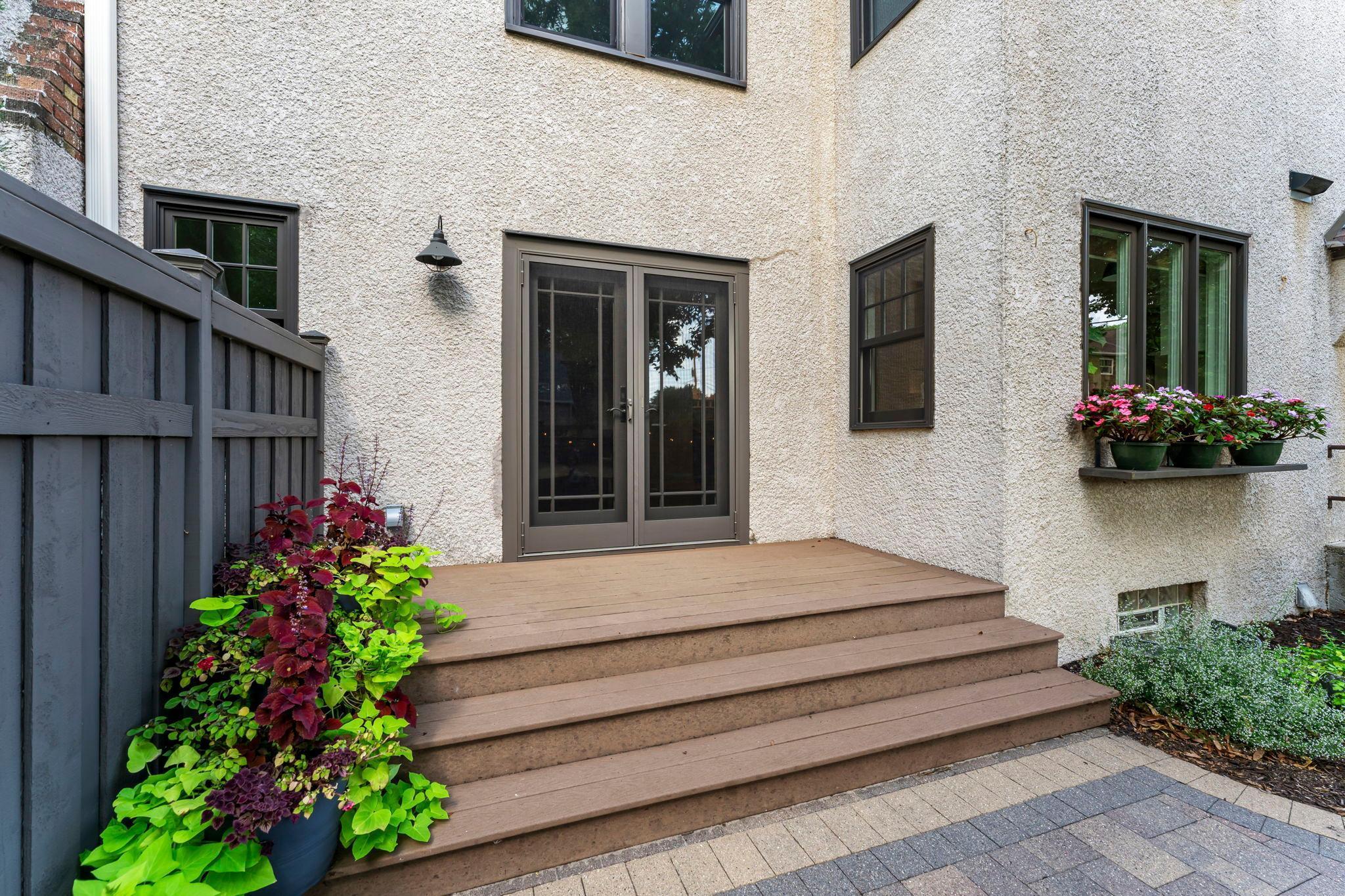 Saint Paul, Minnesota, 55116, United States, 4 Bedrooms Bedrooms, ,4 BathroomsBathrooms,Residential,Pending,1941368
