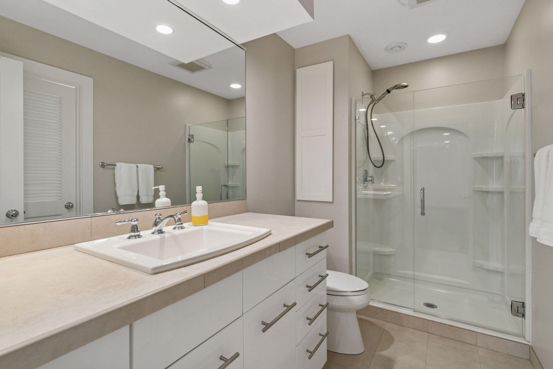 Minneapolis, Minnesota, 55410, United States, 5 Bedrooms Bedrooms, ,5 BathroomsBathrooms,Residential,Active,1929403