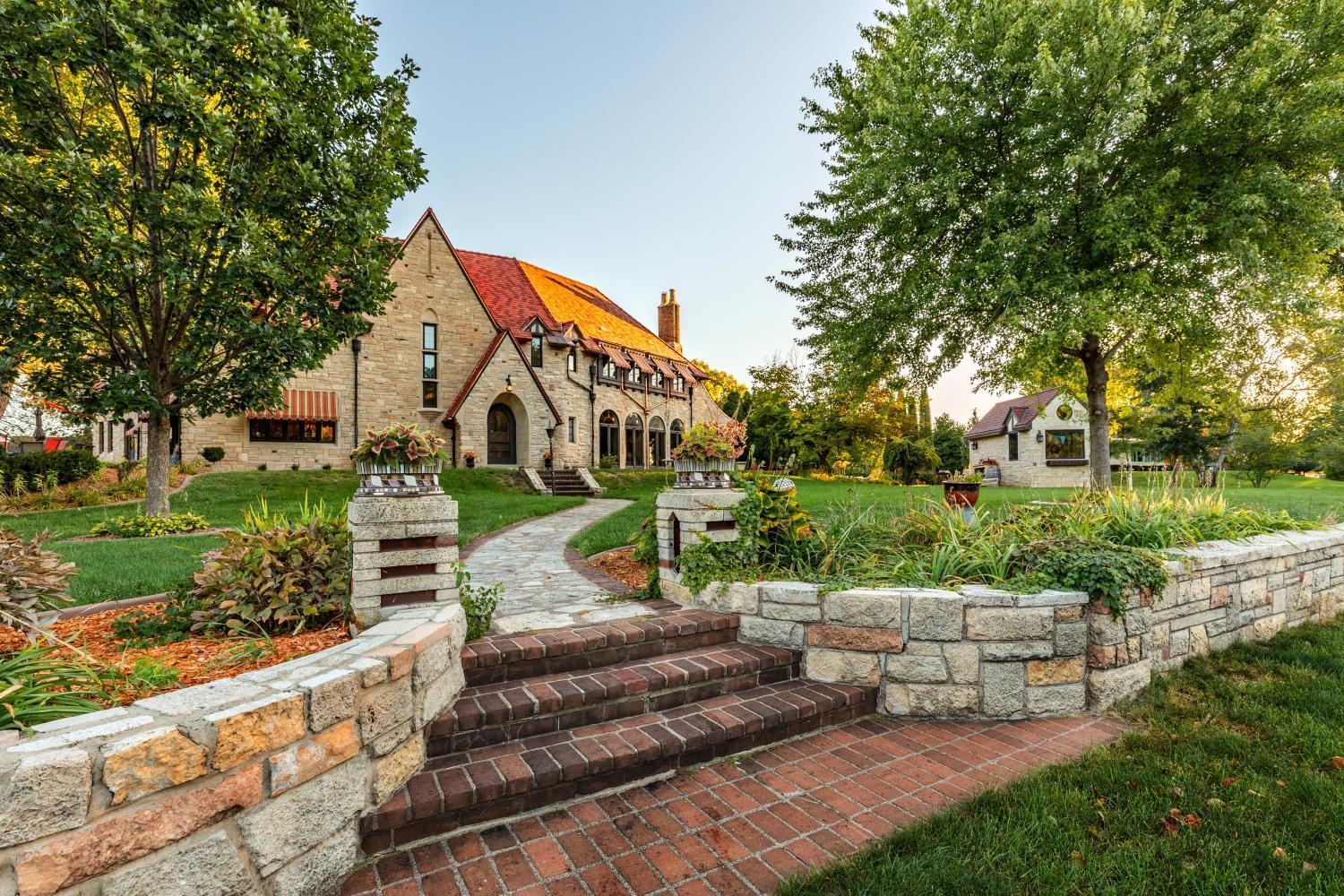 Winona, Minnesota, 55987, United States, 6 Bedrooms Bedrooms, ,6 BathroomsBathrooms,Residential,Active,1926925