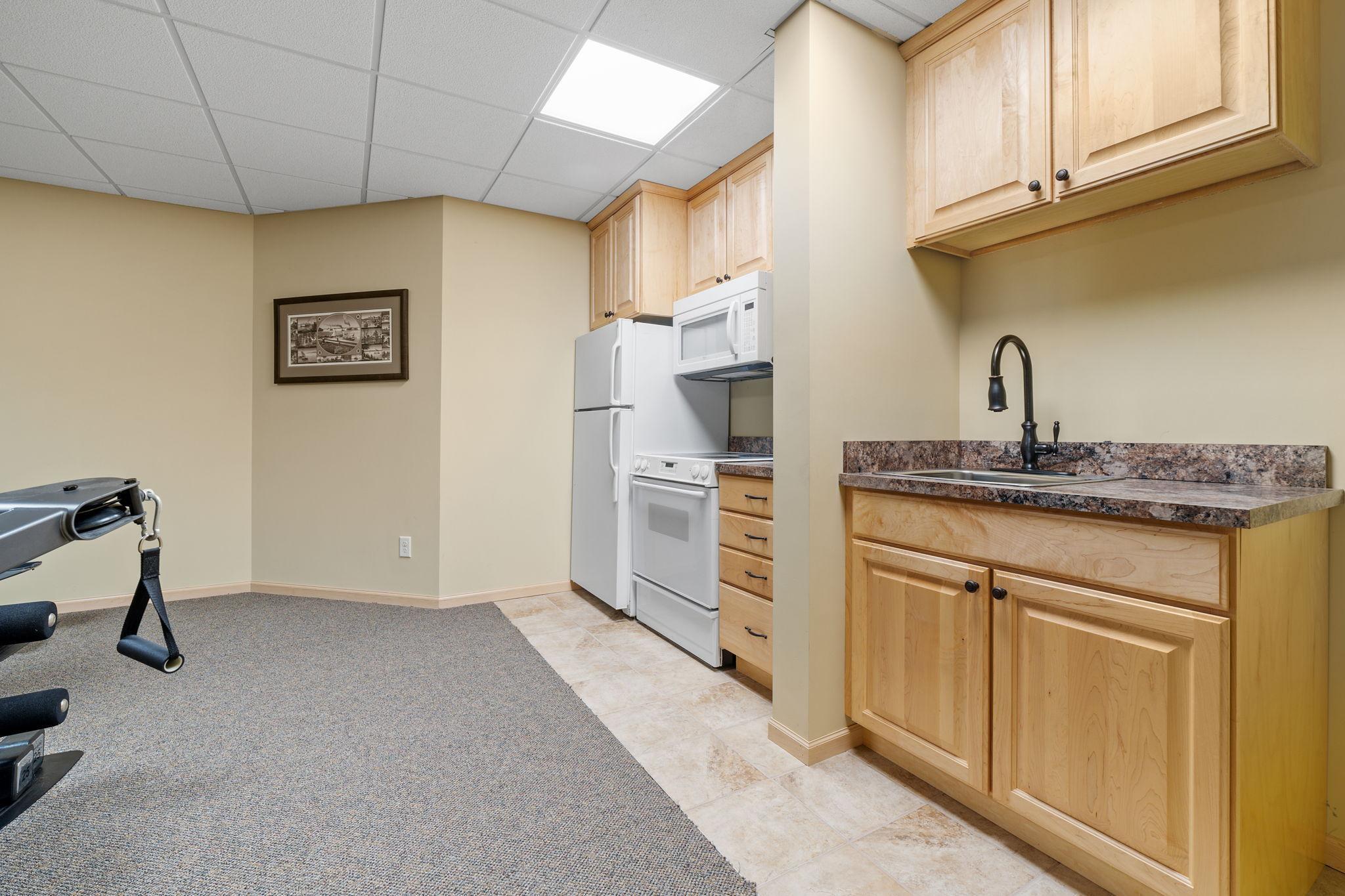 Wayzata, Minnesota, 55391, United States, 4 Bedrooms Bedrooms, ,3 BathroomsBathrooms,Residential,Active,1953718