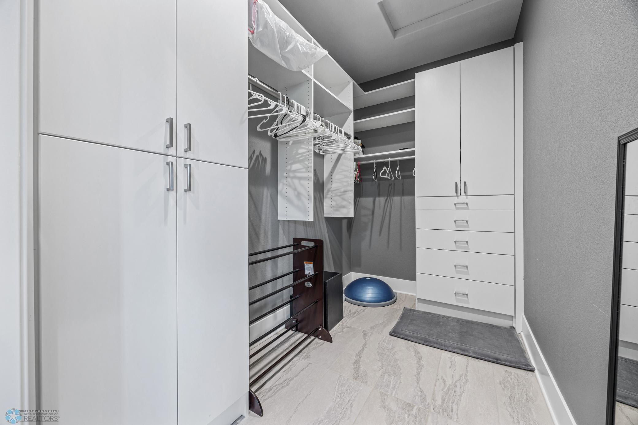 Fargo, North Dakota, 58104, United States, 5 Bedrooms Bedrooms, ,7 BathroomsBathrooms,Residential,Active,1941361