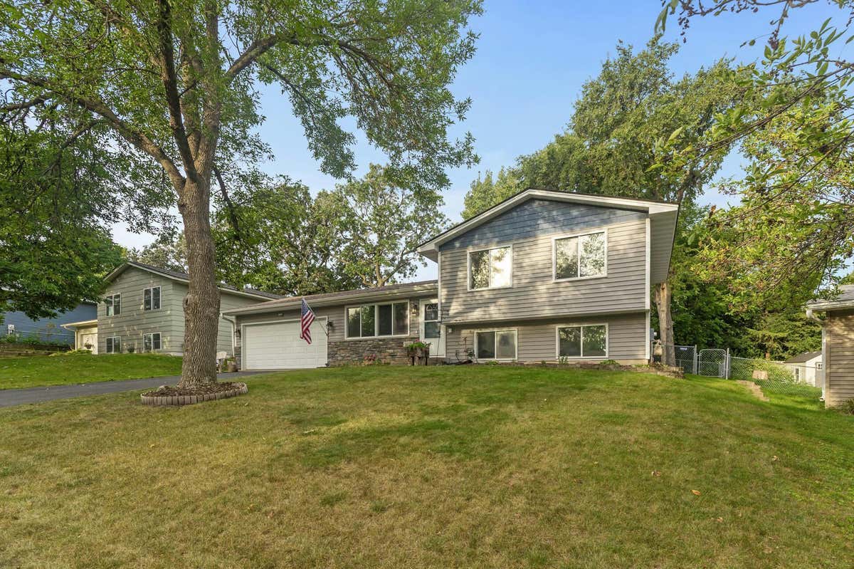 9588 YORKSHIRE LN, EDEN PRAIRIE, MN 55347, photo 1 of 20