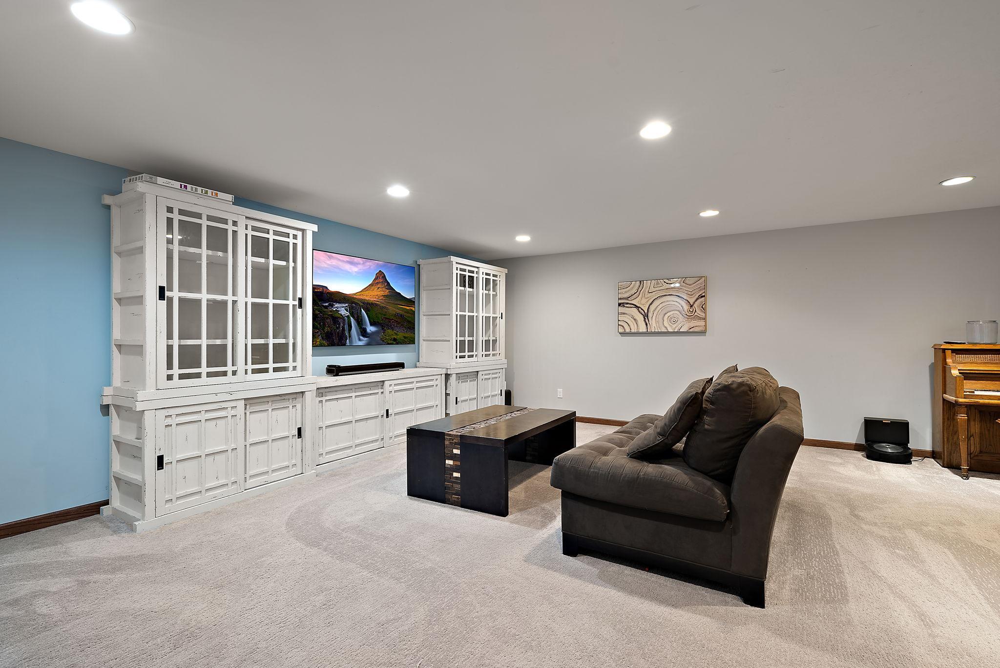 Minneapolis, Minnesota, 55424, United States, 5 Bedrooms Bedrooms, ,6 BathroomsBathrooms,Residential,Active,1936394