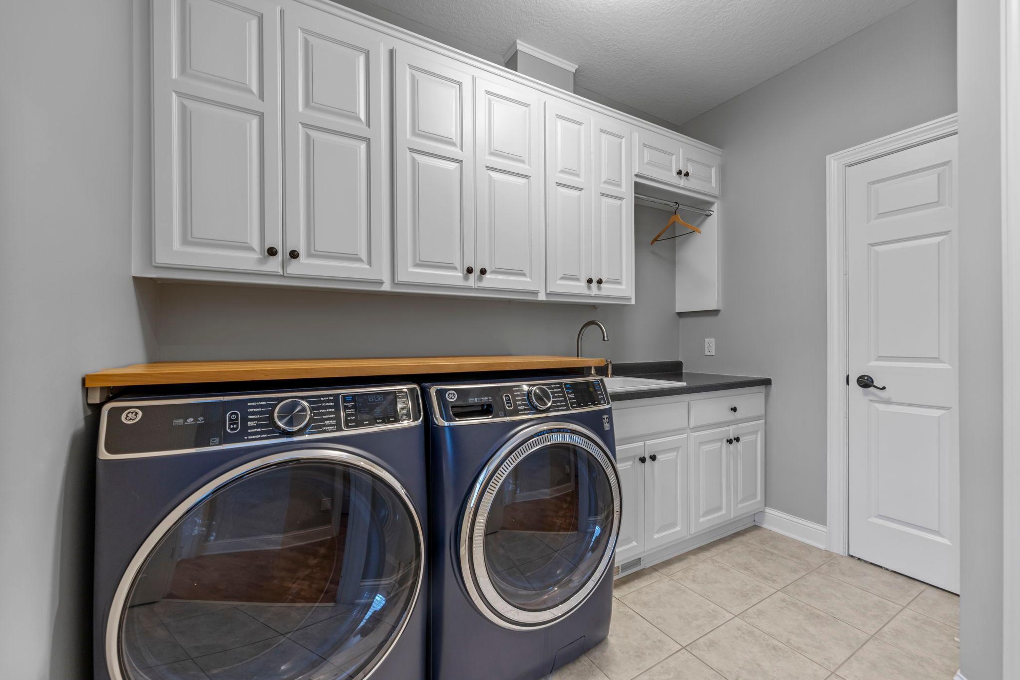 Eden Prairie, Minnesota, 55347, United States, 5 Bedrooms Bedrooms, ,6 BathroomsBathrooms,Residential,Active,1997621