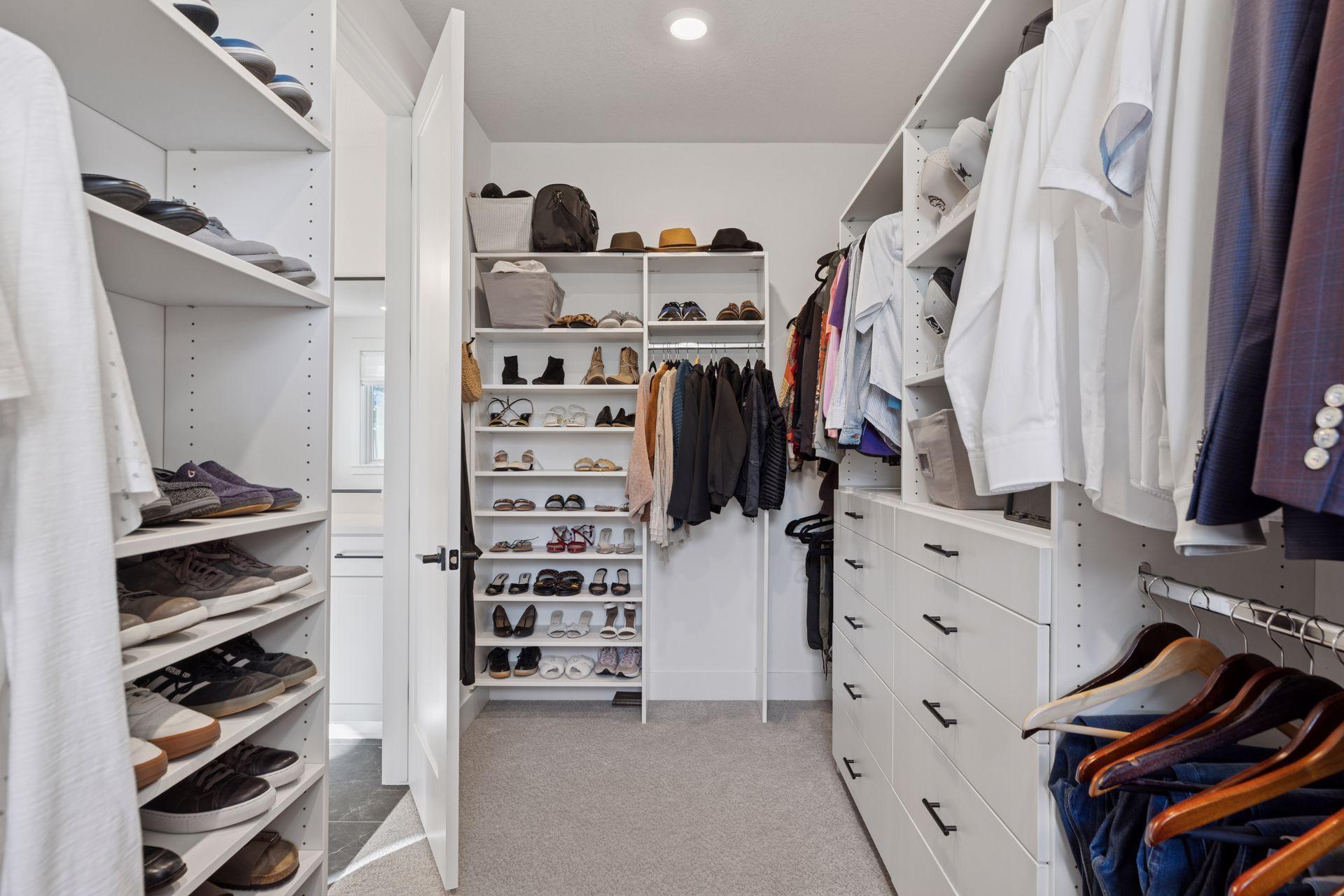 Lake Elmo, Minnesota, 55042, United States, 5 Bedrooms Bedrooms, ,5 BathroomsBathrooms,Residential,Active,2008692