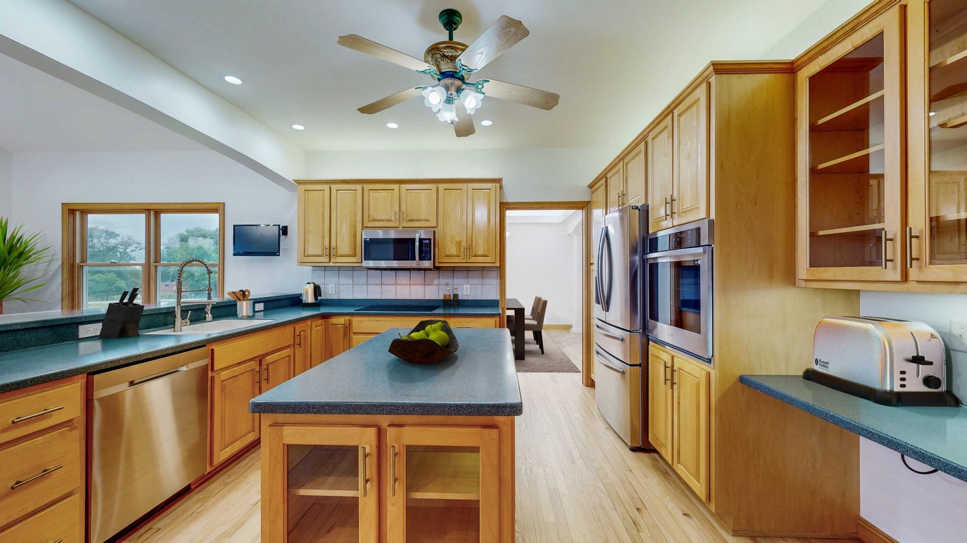 Rochester, Minnesota, 55902, United States, 5 Bedrooms Bedrooms, ,4 BathroomsBathrooms,Residential,Active,1902957