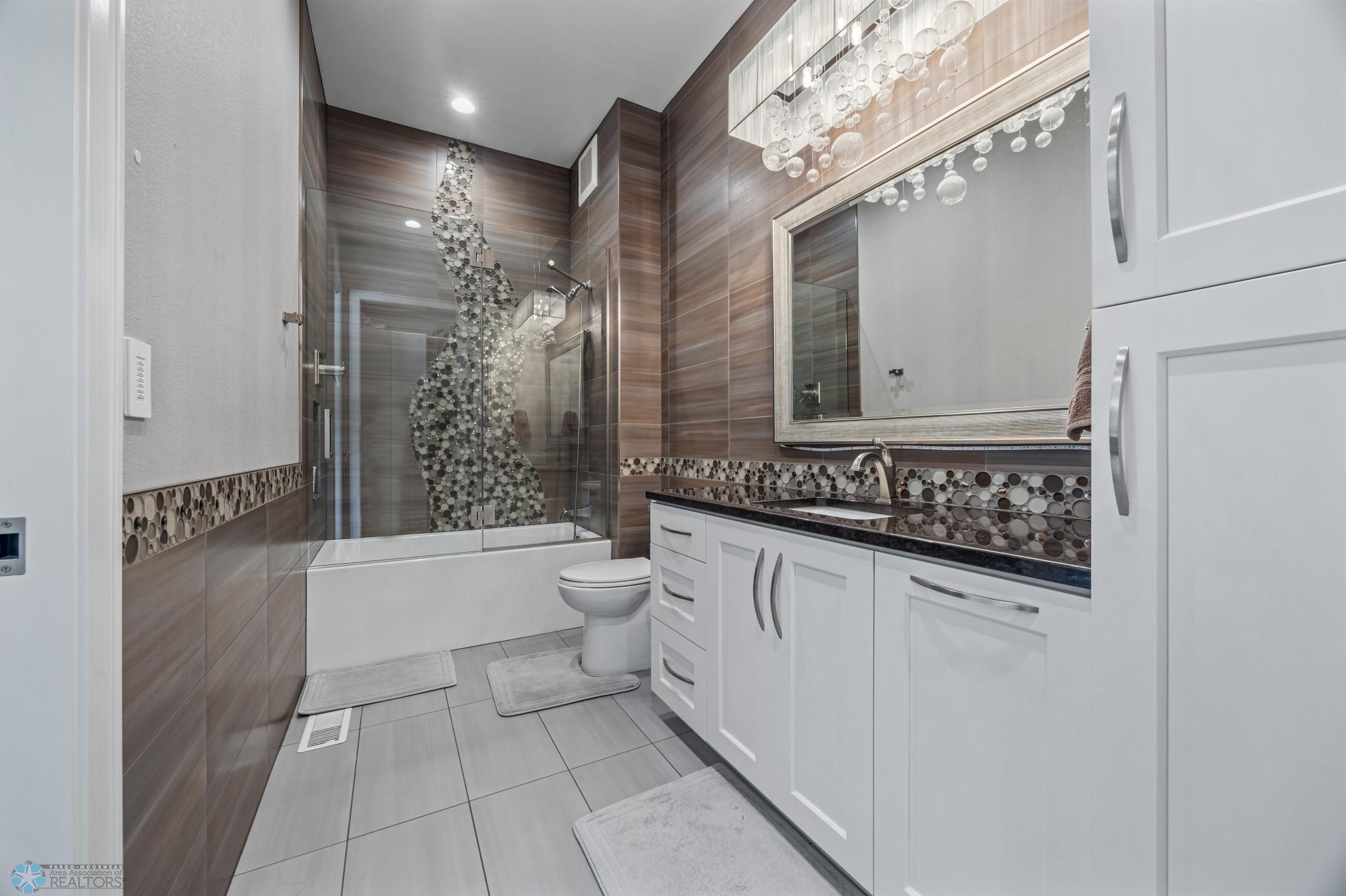 Fargo, North Dakota, 58104, United States, 5 Bedrooms Bedrooms, ,7 BathroomsBathrooms,Residential,Active,1941361