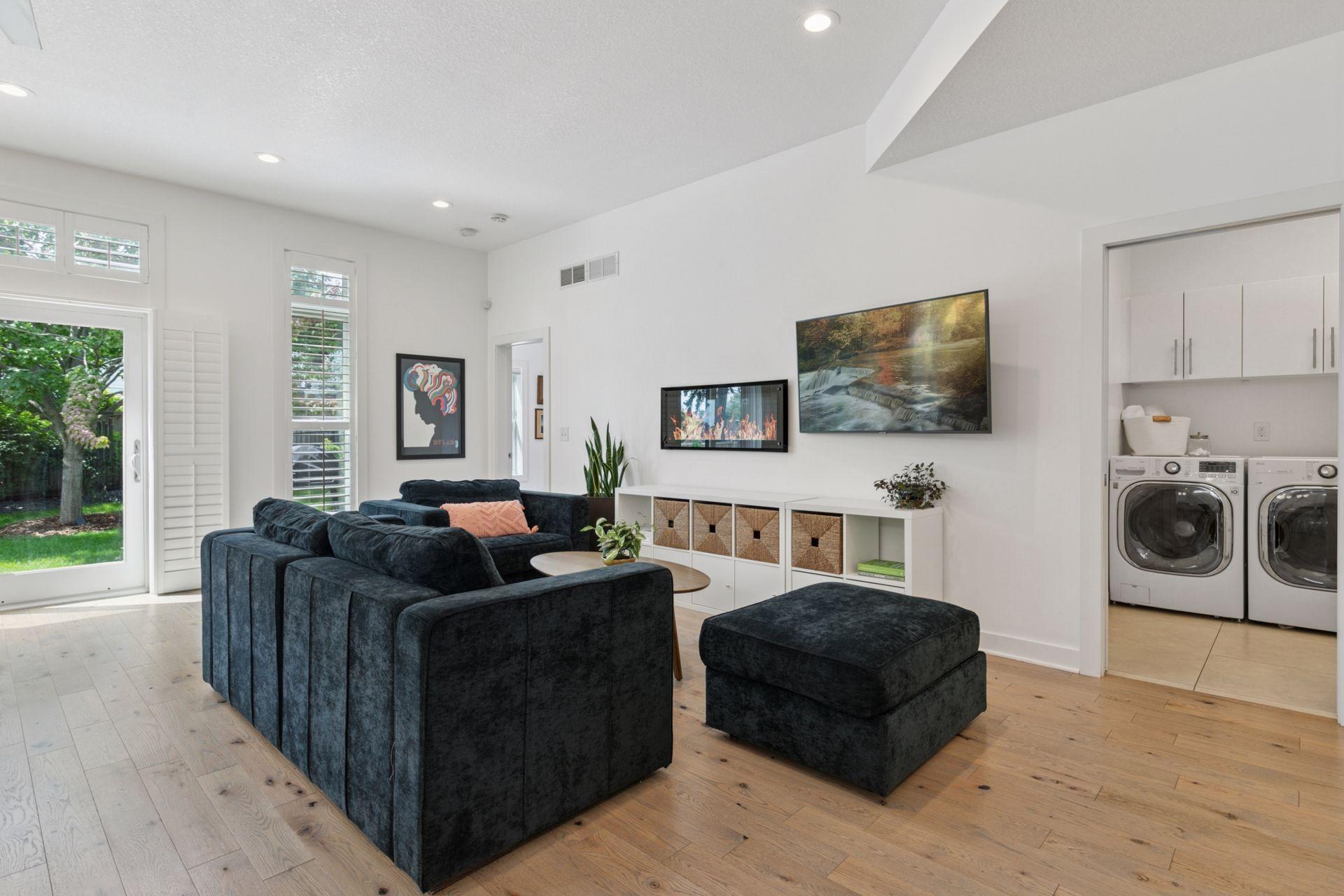 Minneapolis, Minnesota, 55410, United States, 5 Bedrooms Bedrooms, ,5 BathroomsBathrooms,Residential,Active,1929403